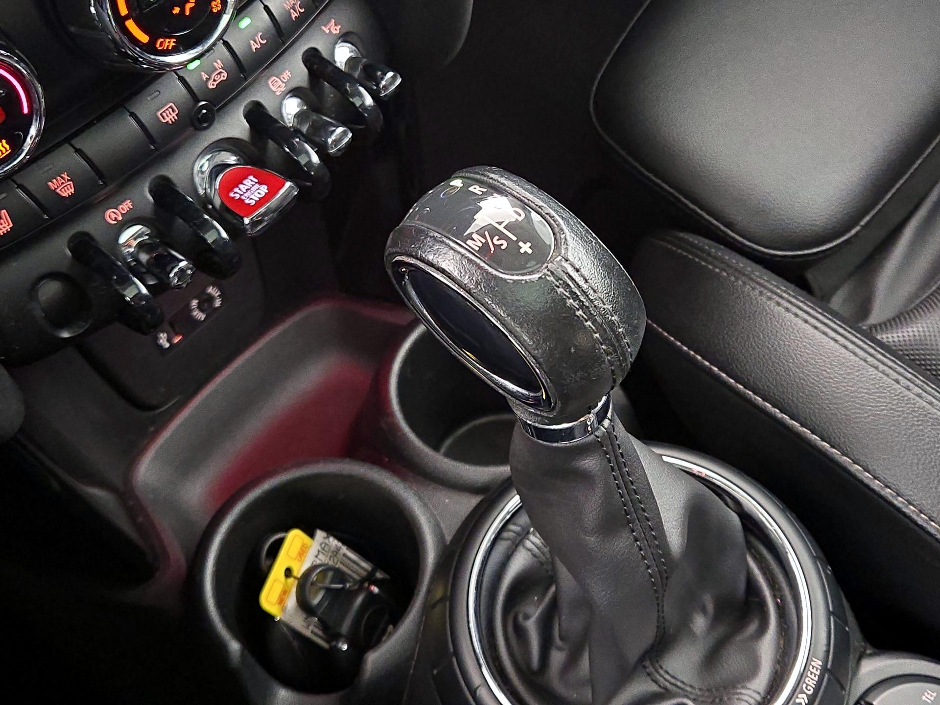Thumbnail: 2015 MINI Cooper Hardtop - 18