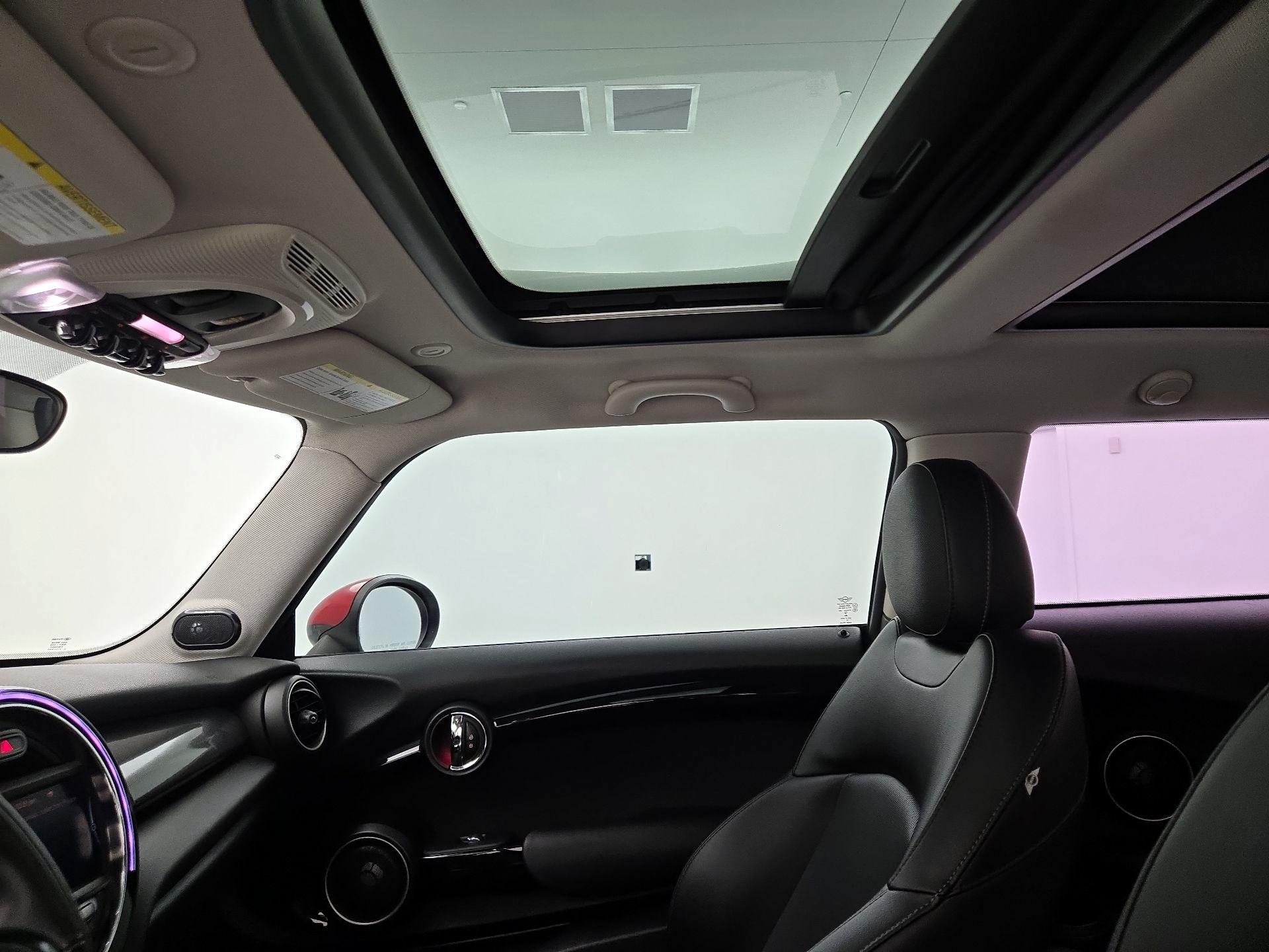 Thumbnail: 2015 MINI Cooper Hardtop - 20