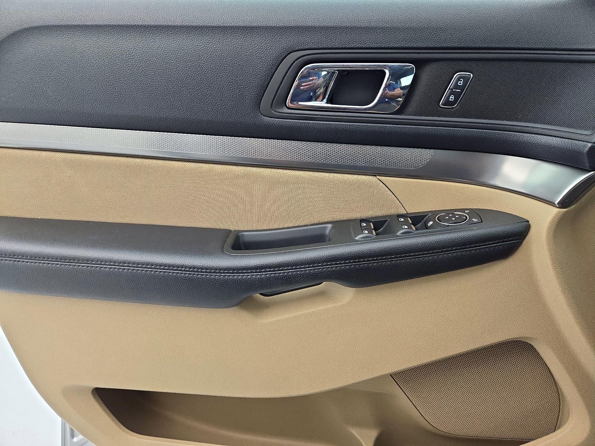 Thumbnail: 2016 Ford Explorer - 12