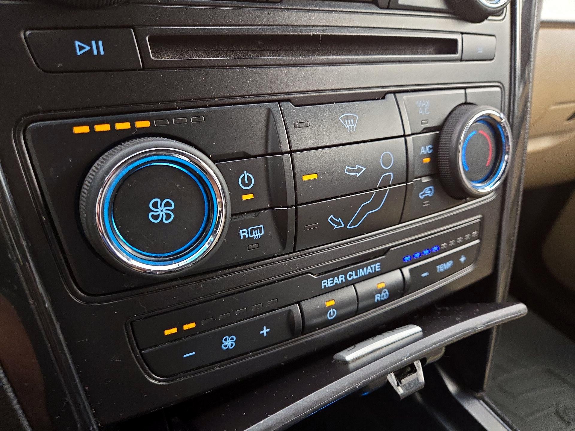 Thumbnail: 2016 Ford Explorer - 16
