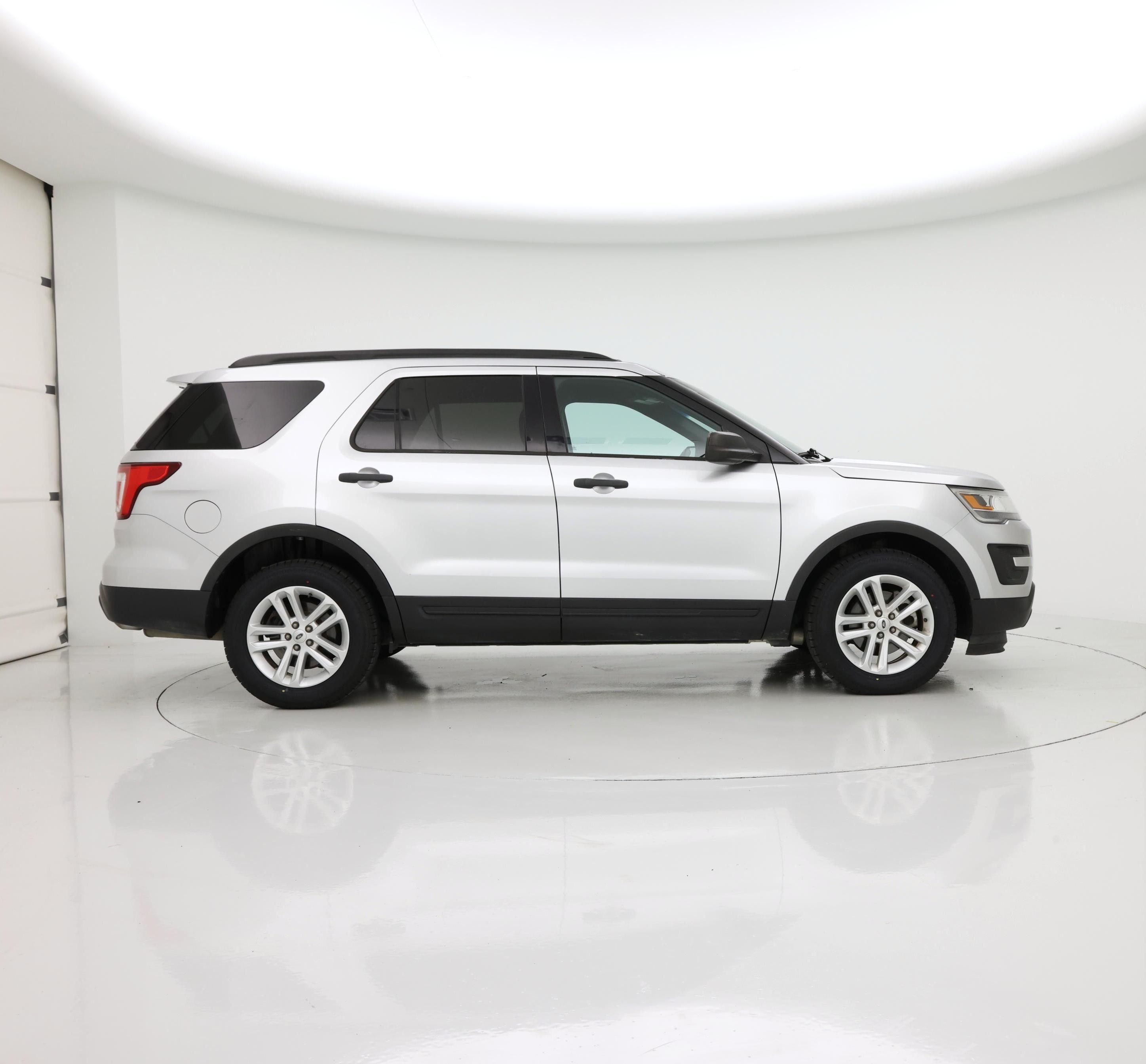 Thumbnail: 2016 Ford Explorer - 7