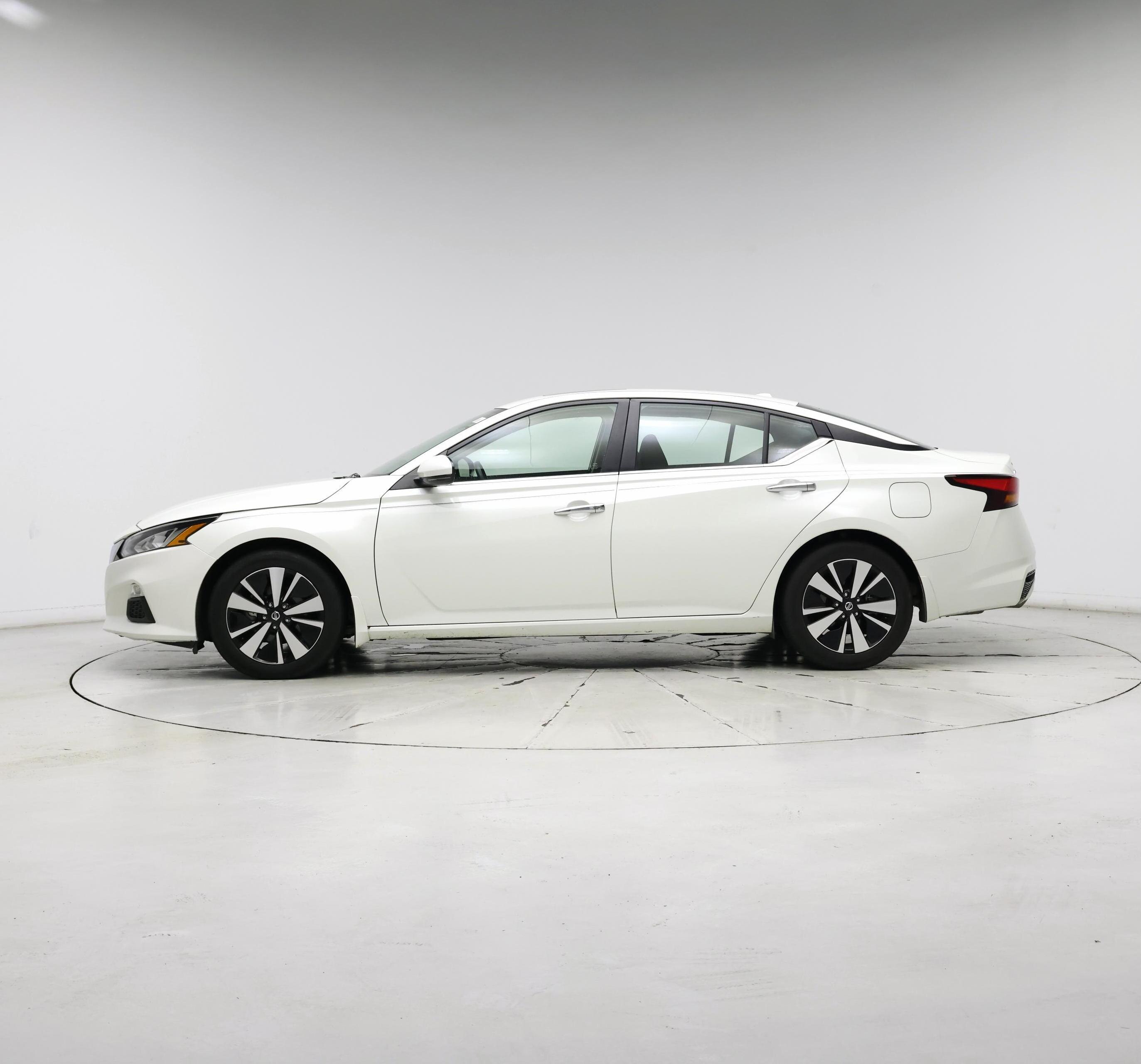 Thumbnail: 2021 Nissan Altima - 3