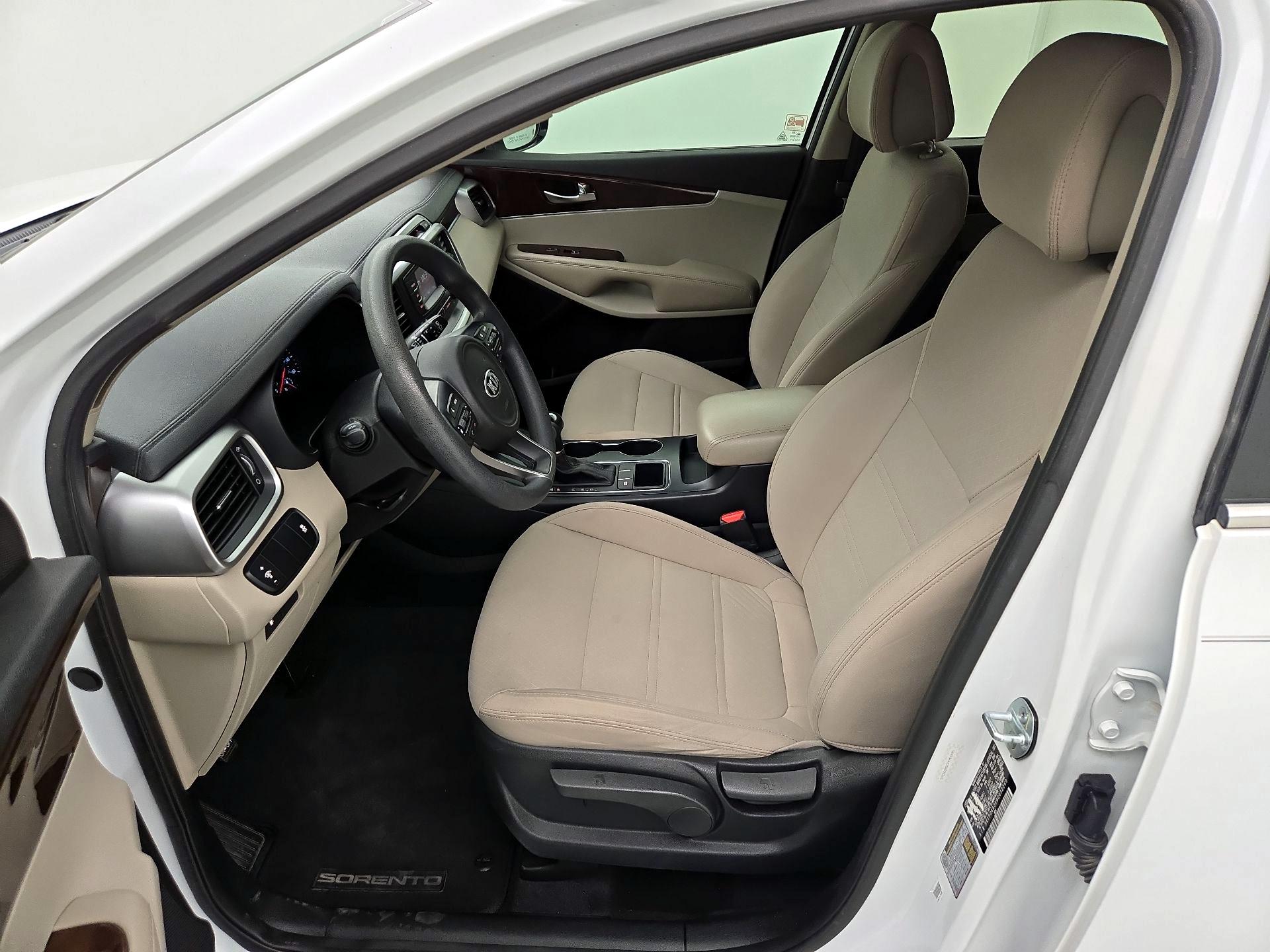Thumbnail: 2016 Kia Sorento - 11