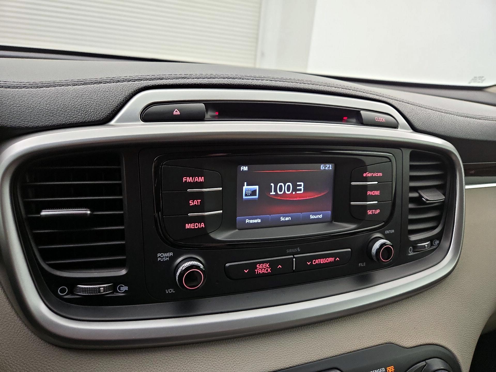 Thumbnail: 2016 Kia Sorento - 15