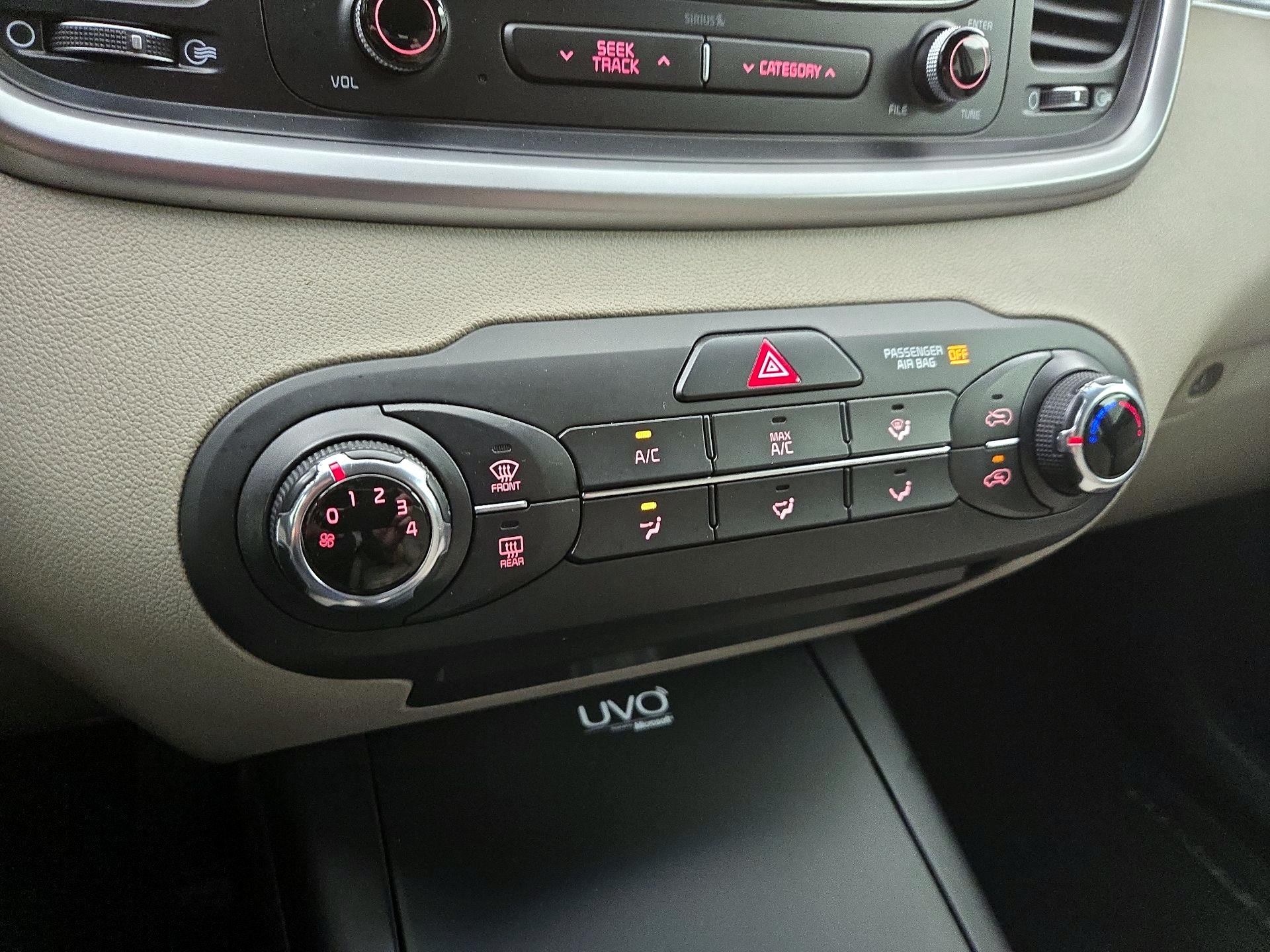 Thumbnail: 2016 Kia Sorento - 16