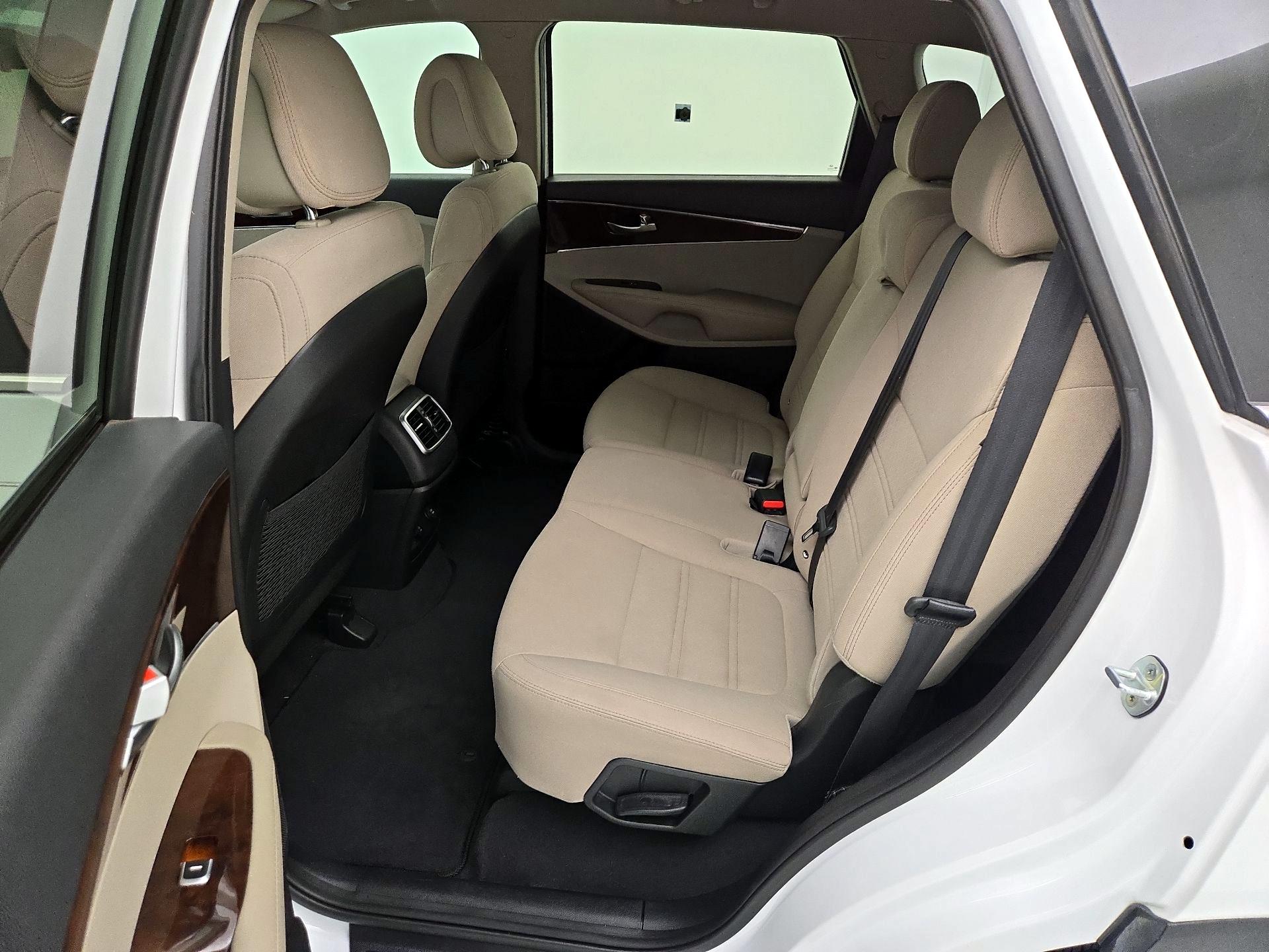 Thumbnail: 2016 Kia Sorento - 19