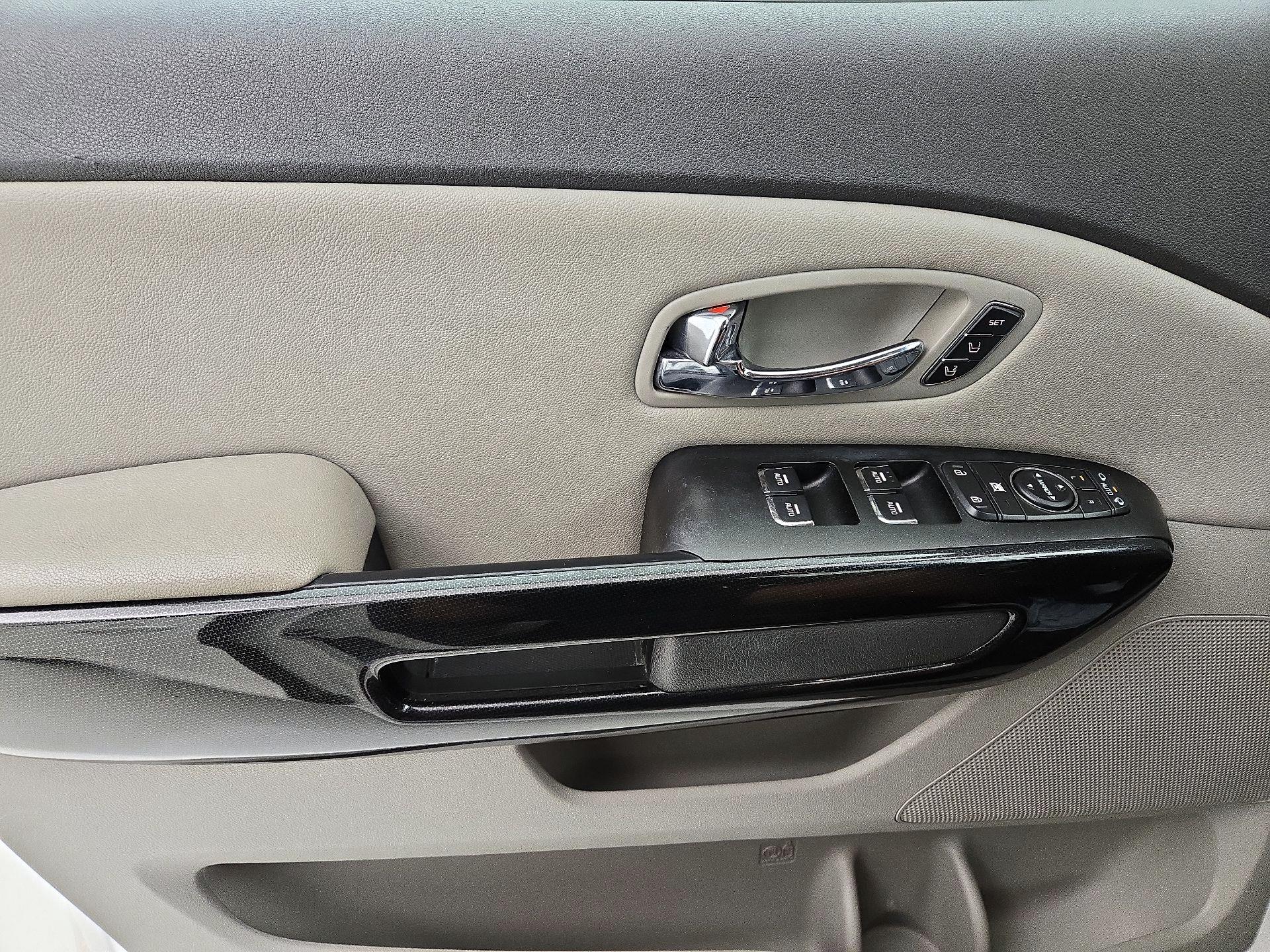 Thumbnail: 2017 Kia Sedona - 12