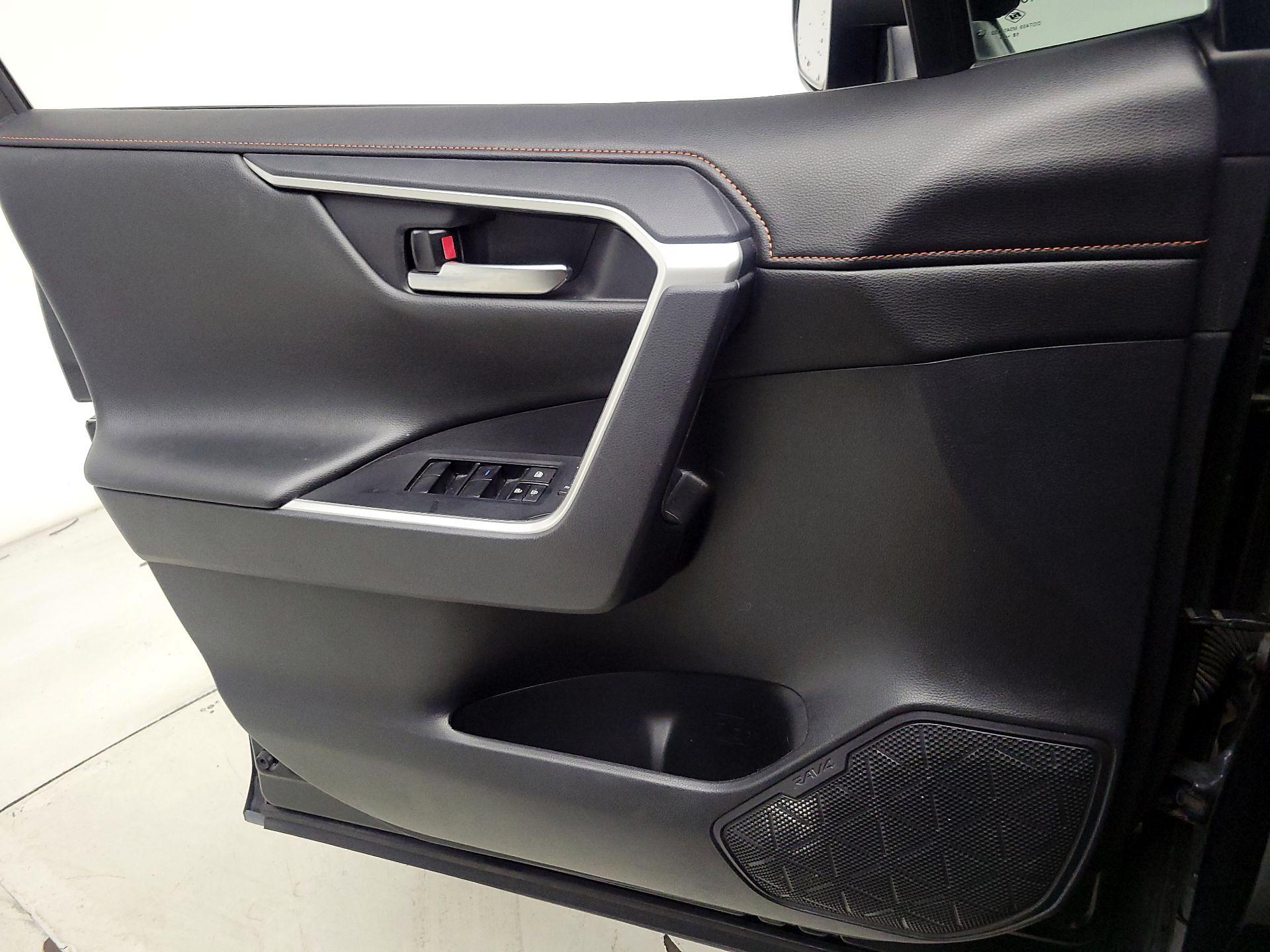 Thumbnail: 2019 Toyota RAV4 - 12