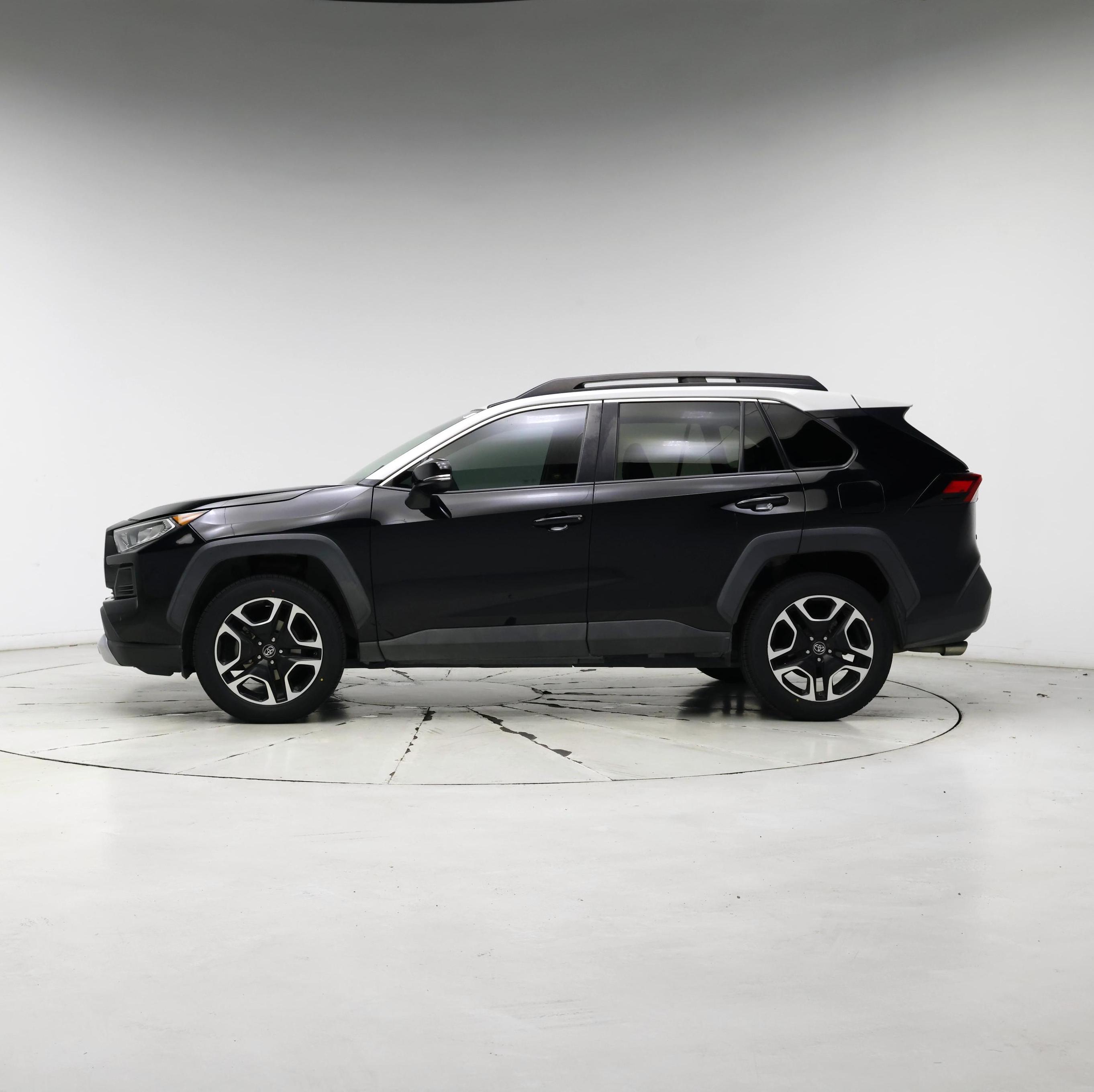 Thumbnail: 2019 Toyota RAV4 - 3