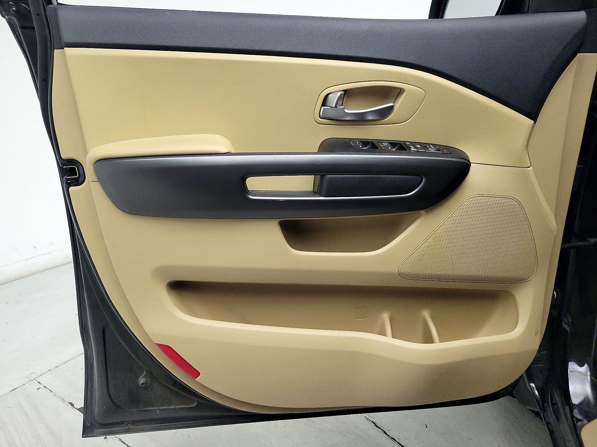 Thumbnail: 2020 Kia Sedona - 12