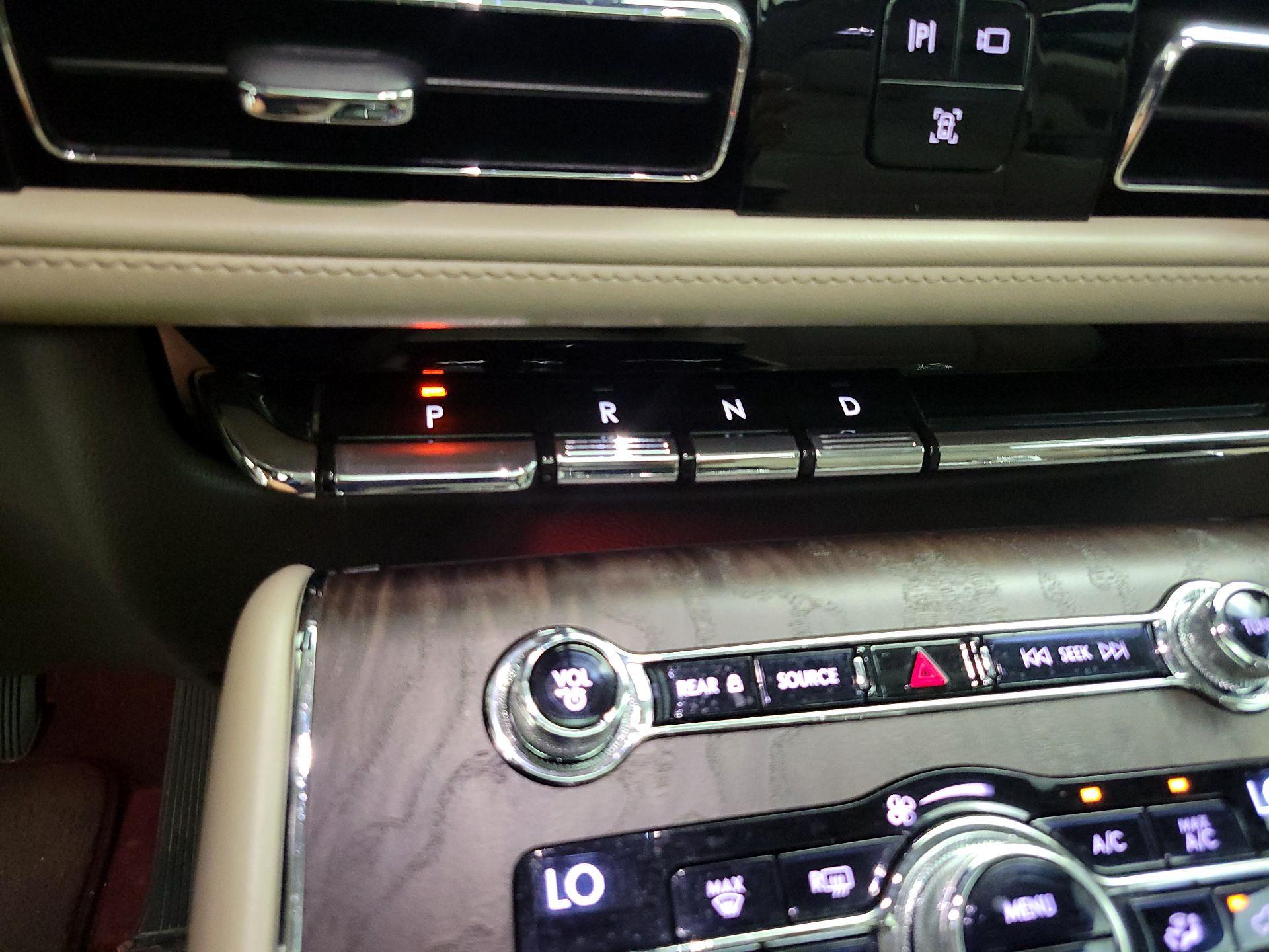 Thumbnail: 2020 Lincoln Aviator - 18