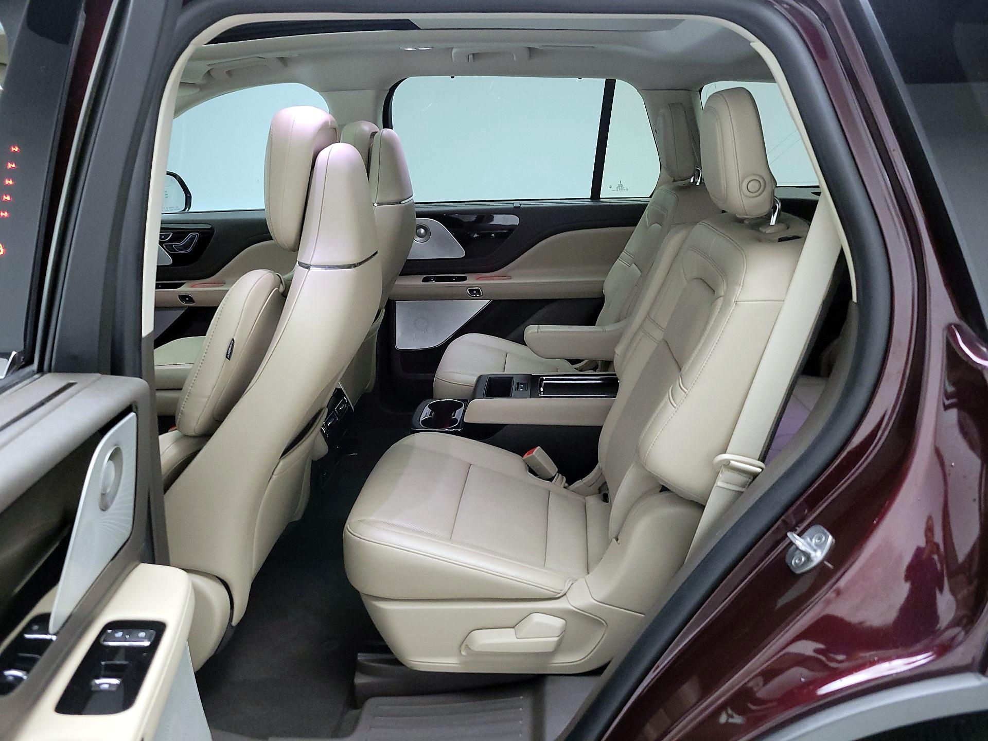 Thumbnail: 2020 Lincoln Aviator - 20