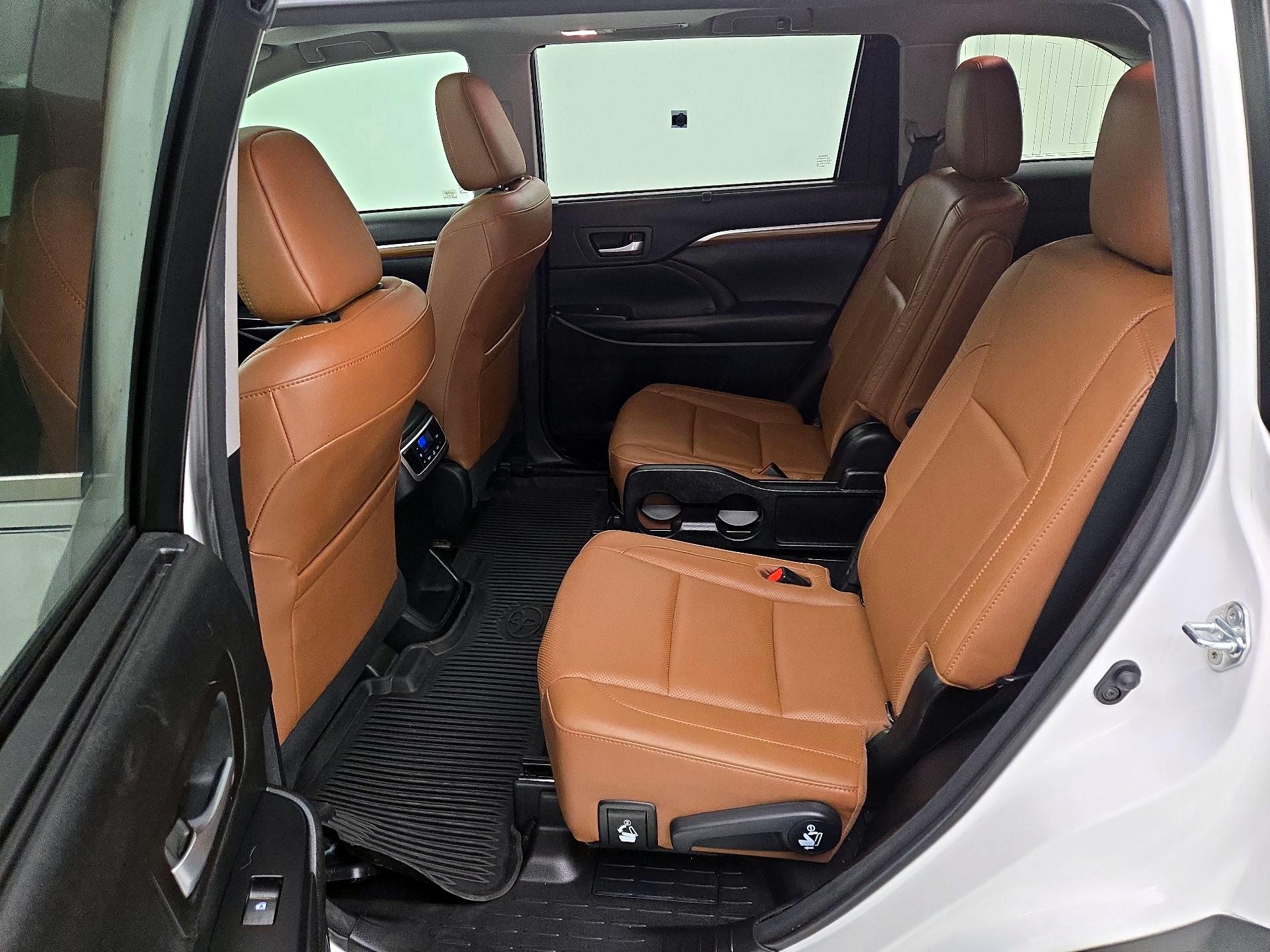 Thumbnail: 2017 Toyota Highlander - 20