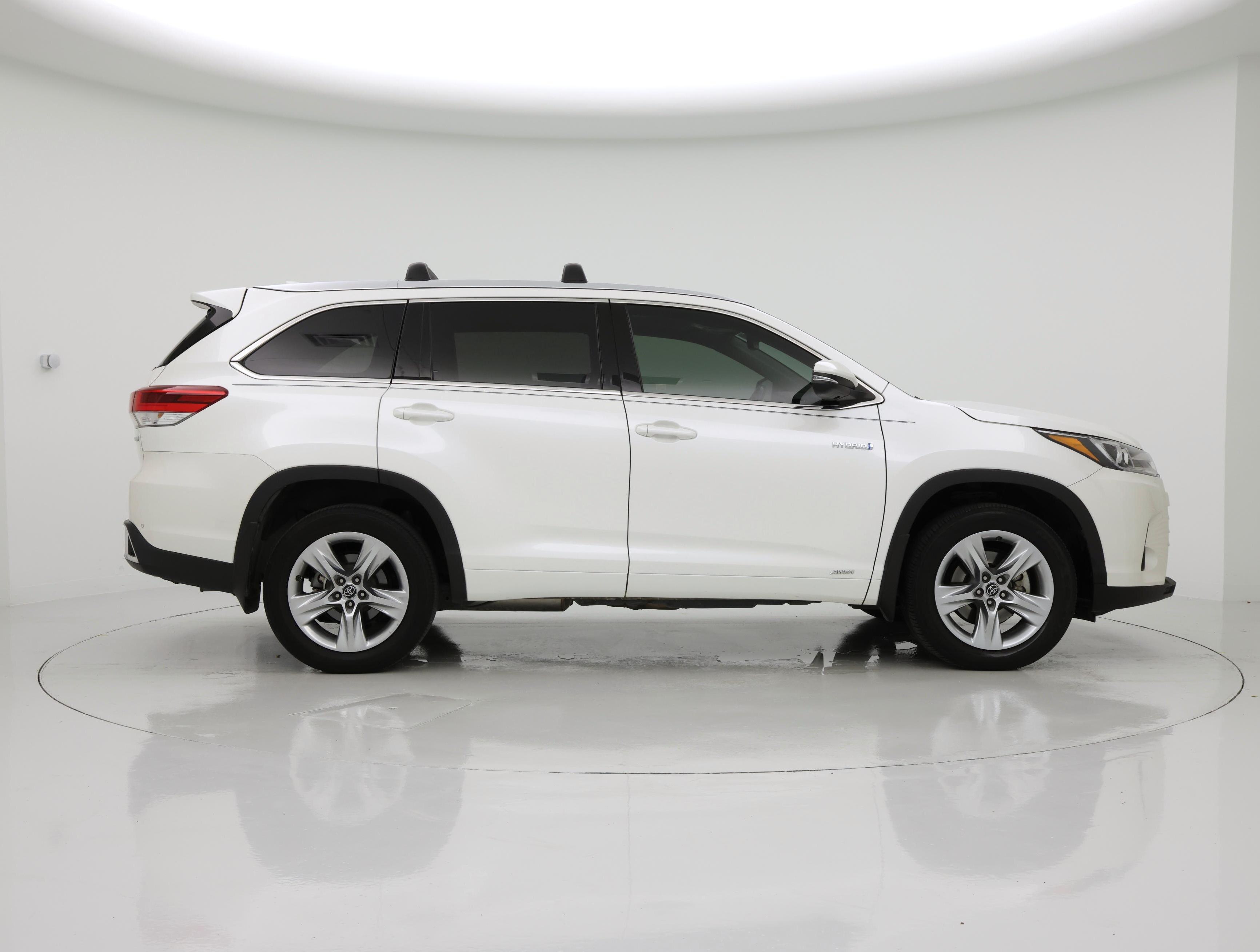 Thumbnail: 2017 Toyota Highlander - 7