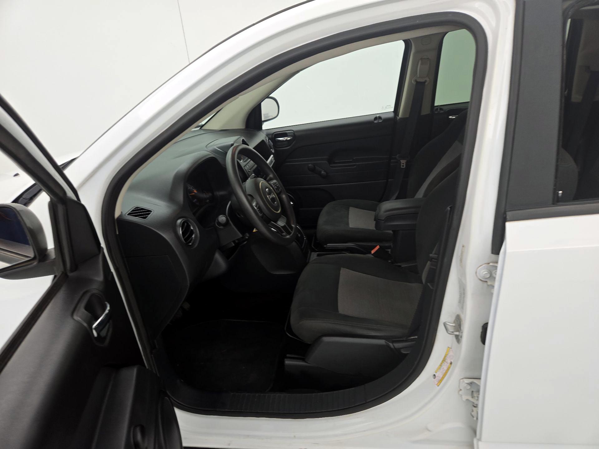 Thumbnail: 2016 Jeep Compass - 11