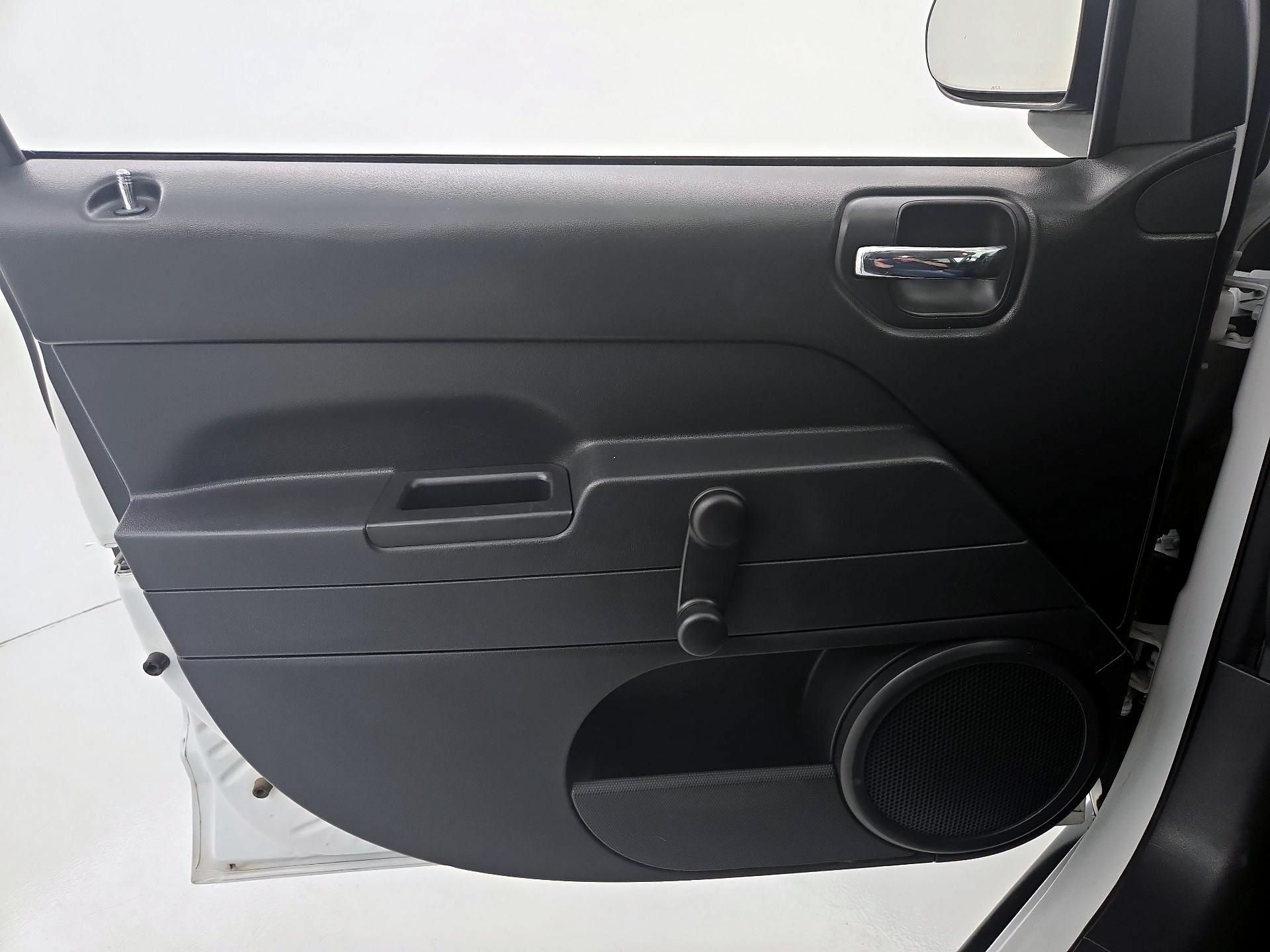 Thumbnail: 2016 Jeep Compass - 12