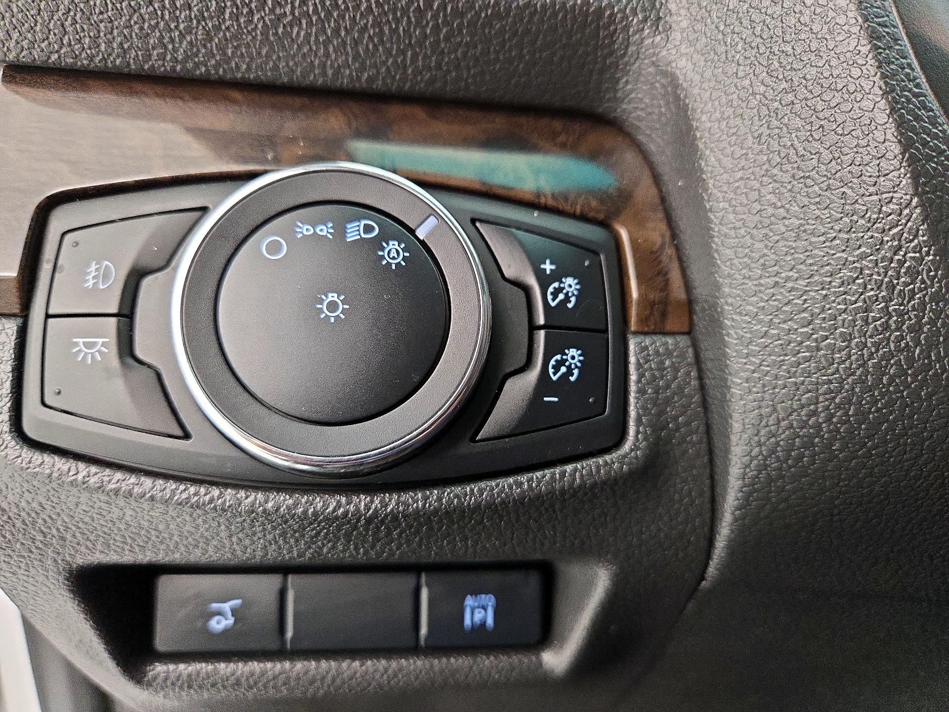 Thumbnail: 2014 Ford Explorer - 13