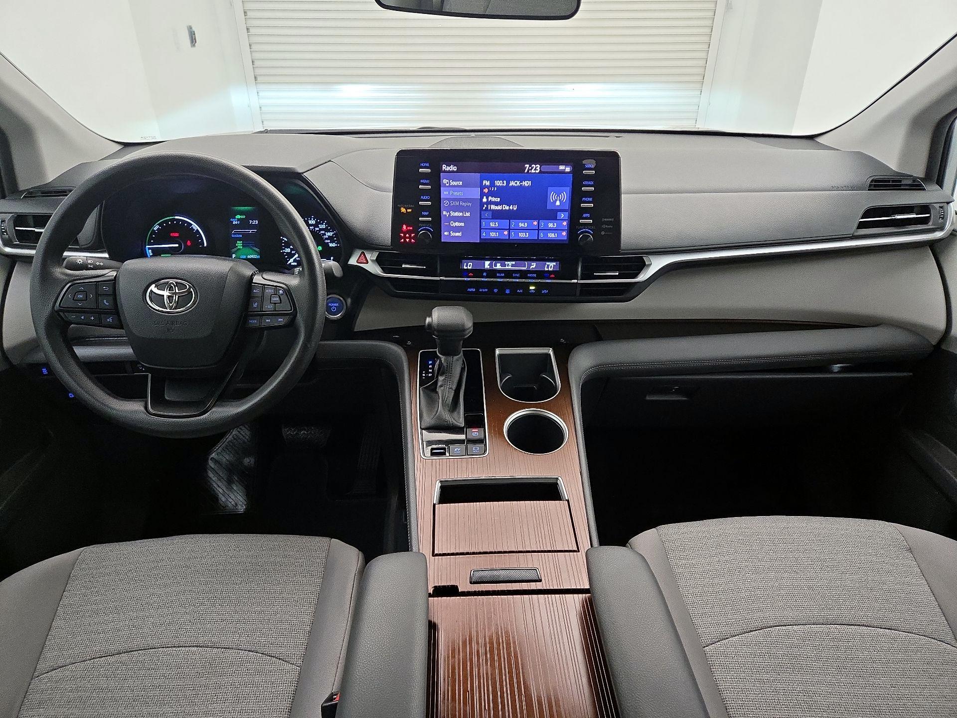 Thumbnail: 2023 Toyota Sienna - 9