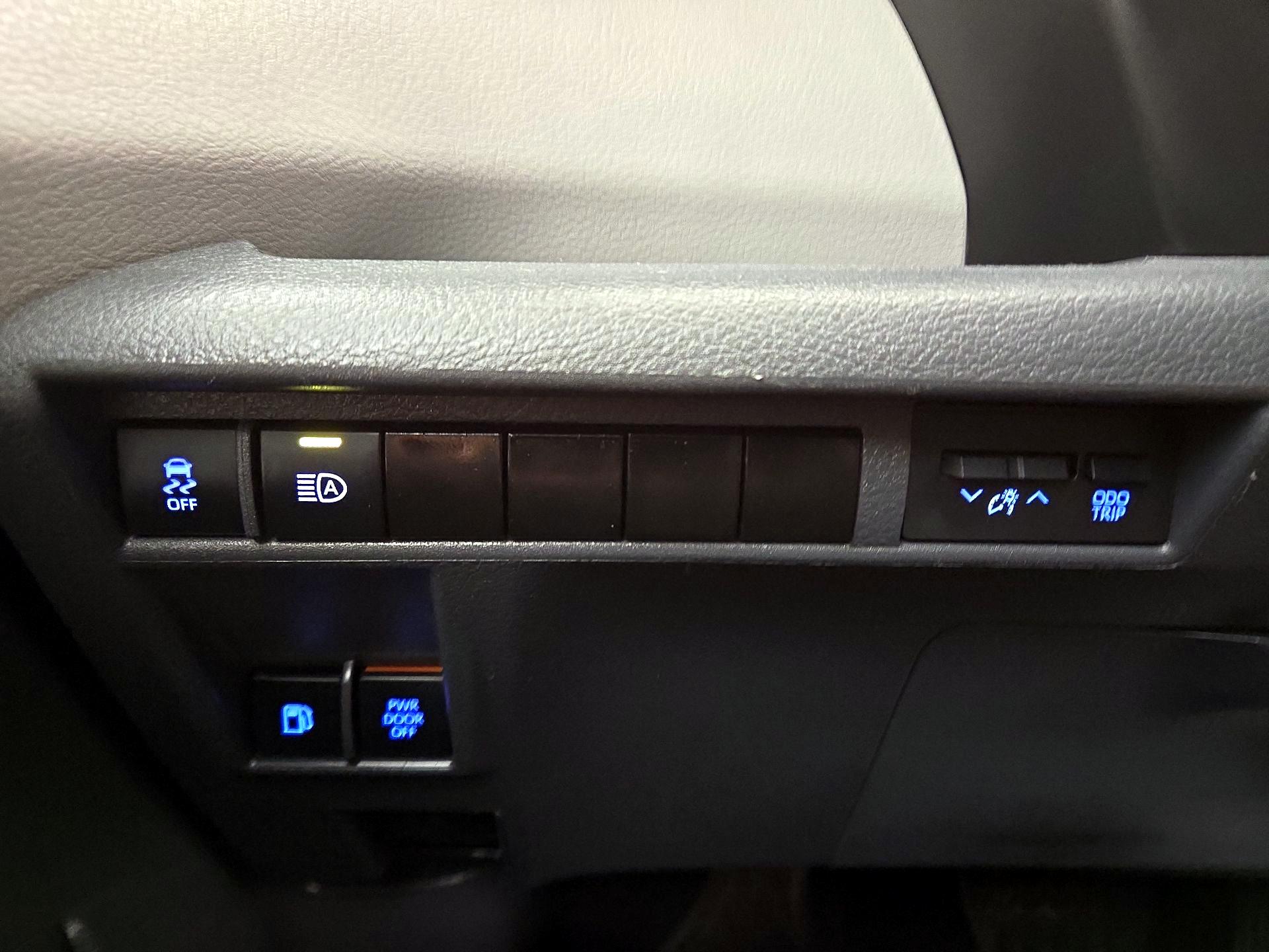 Thumbnail: 2023 Toyota Sienna - 13