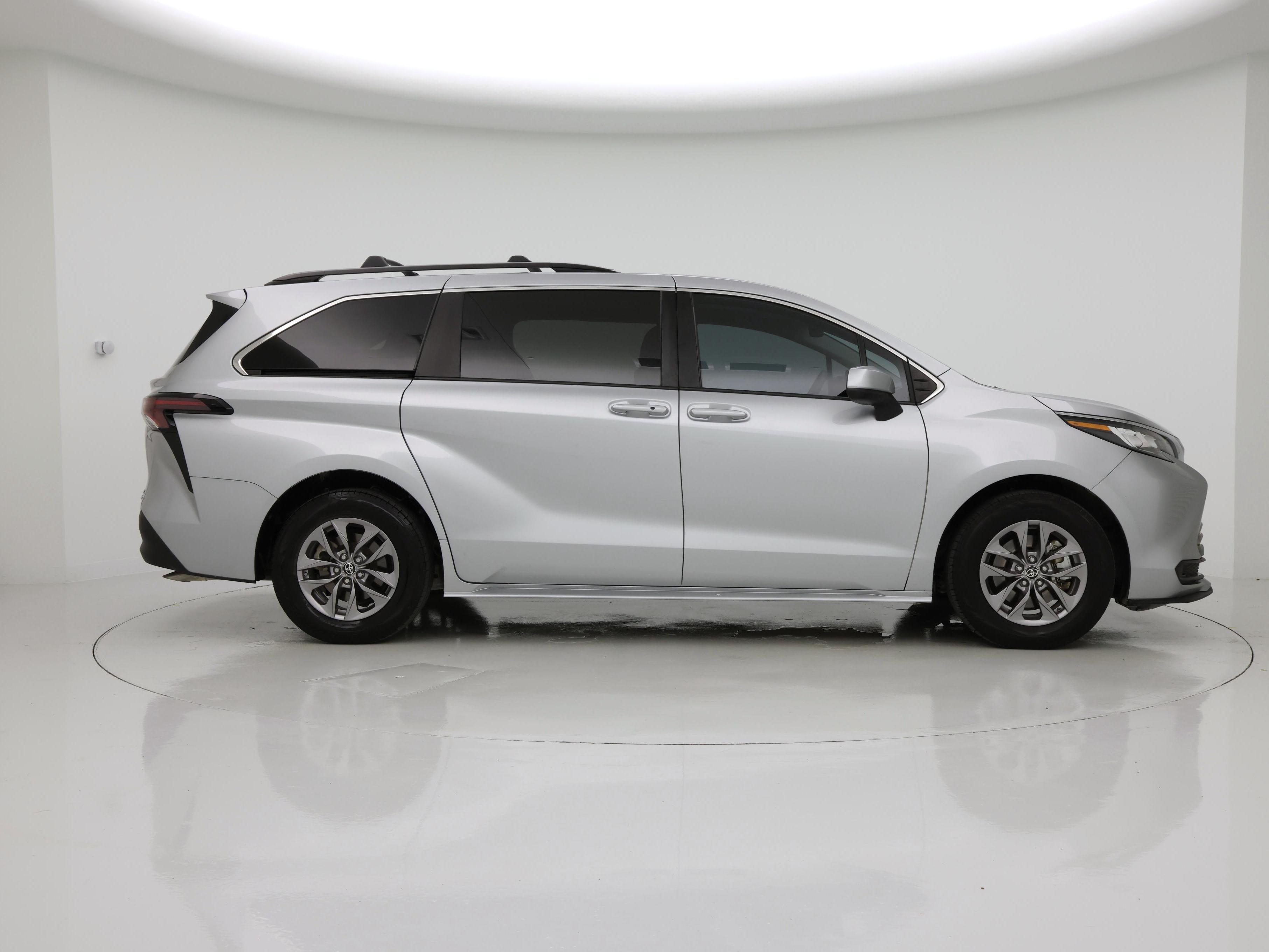 Thumbnail: 2023 Toyota Sienna - 7