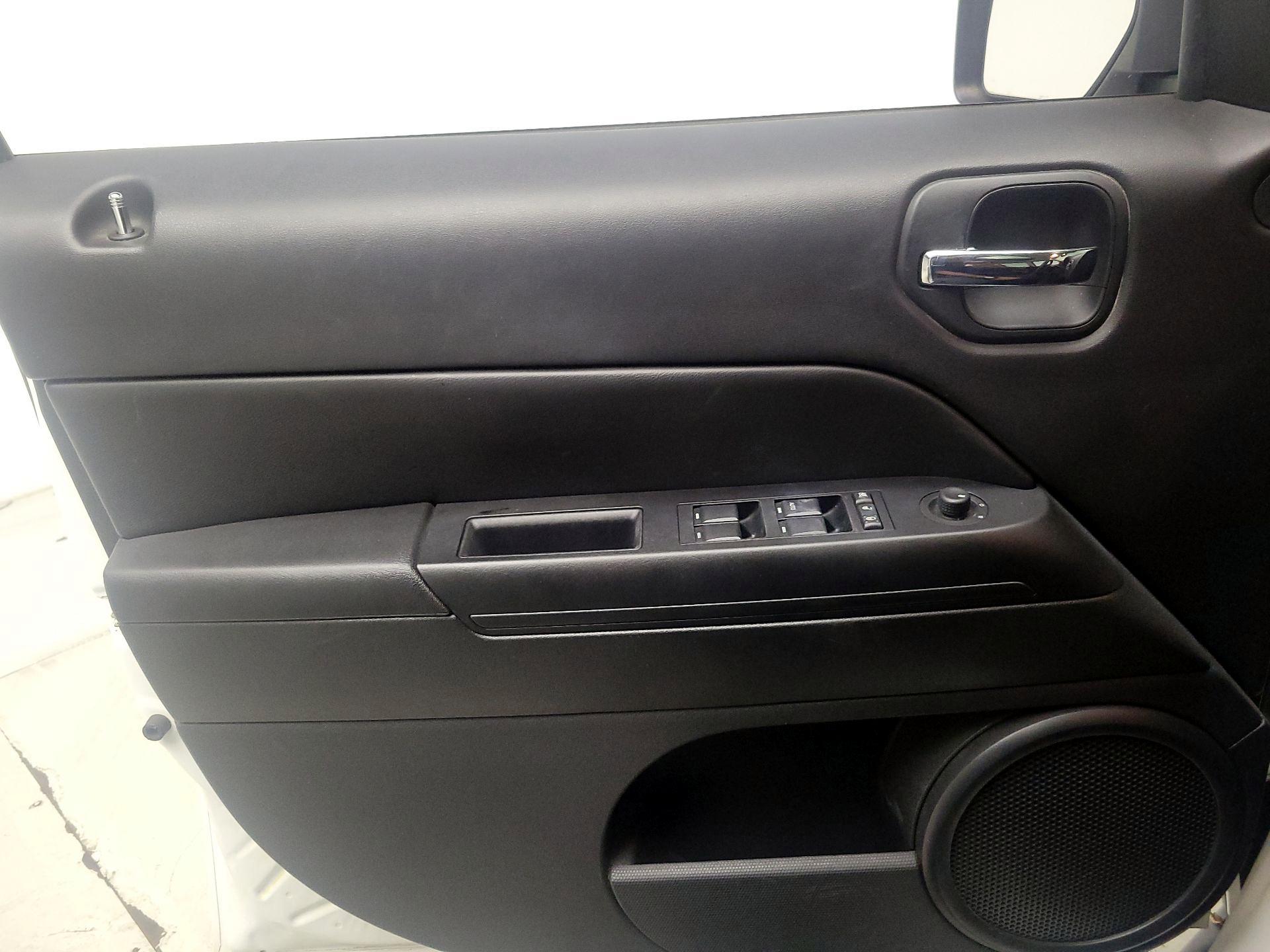Thumbnail: 2014 Jeep Patriot - 12