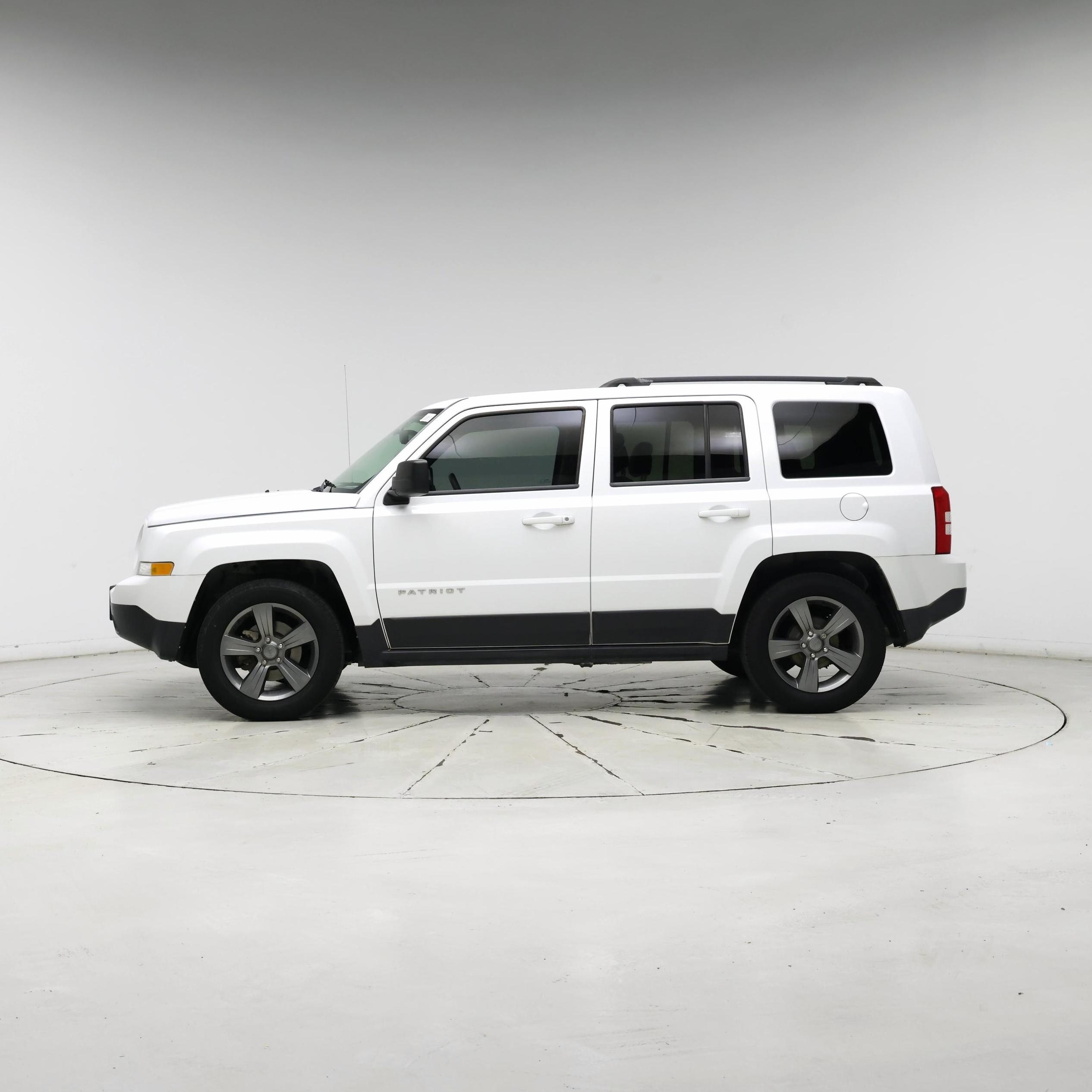 Thumbnail: 2014 Jeep Patriot - 3
