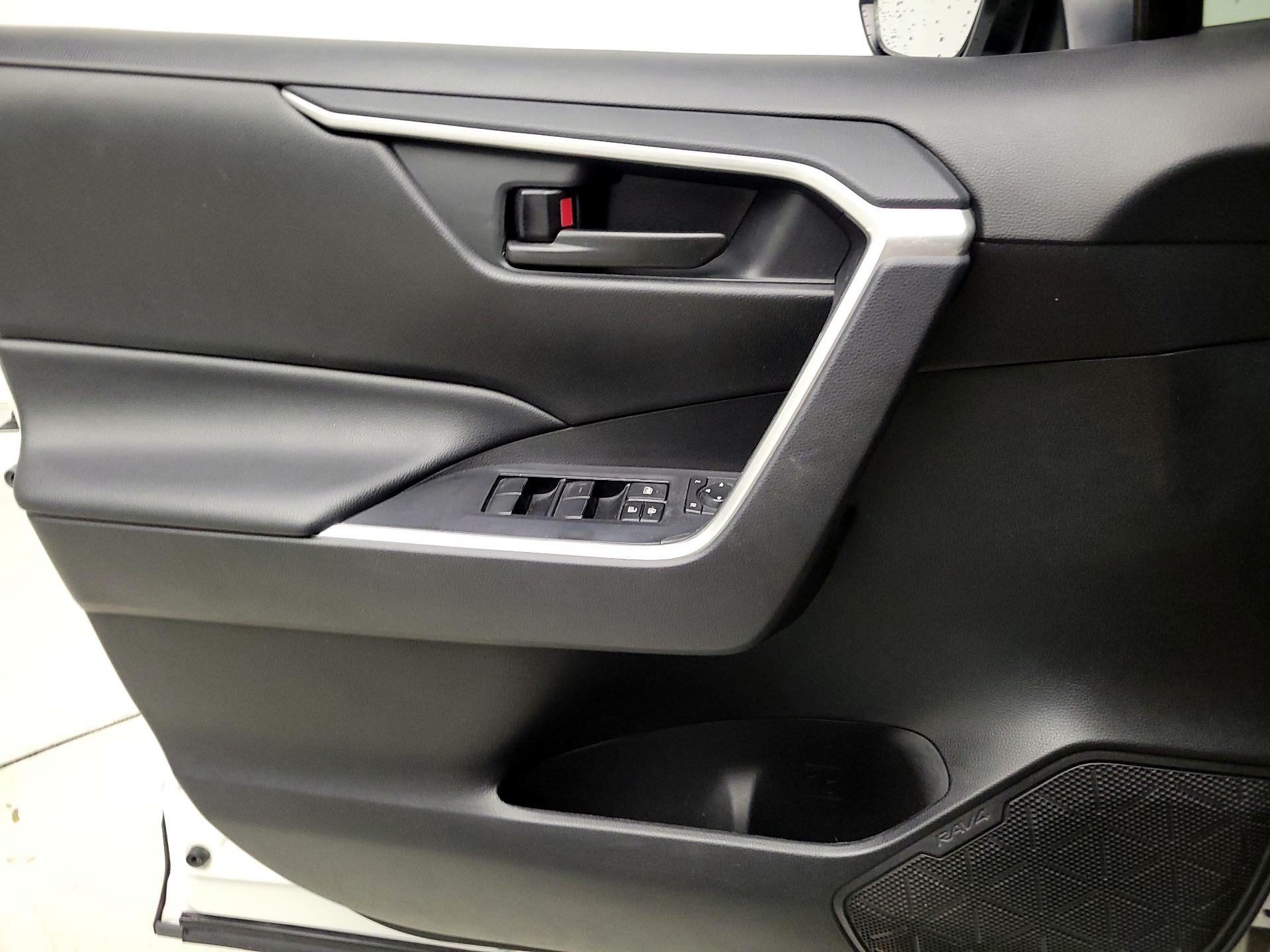 Thumbnail: 2020 Toyota RAV4 - 12