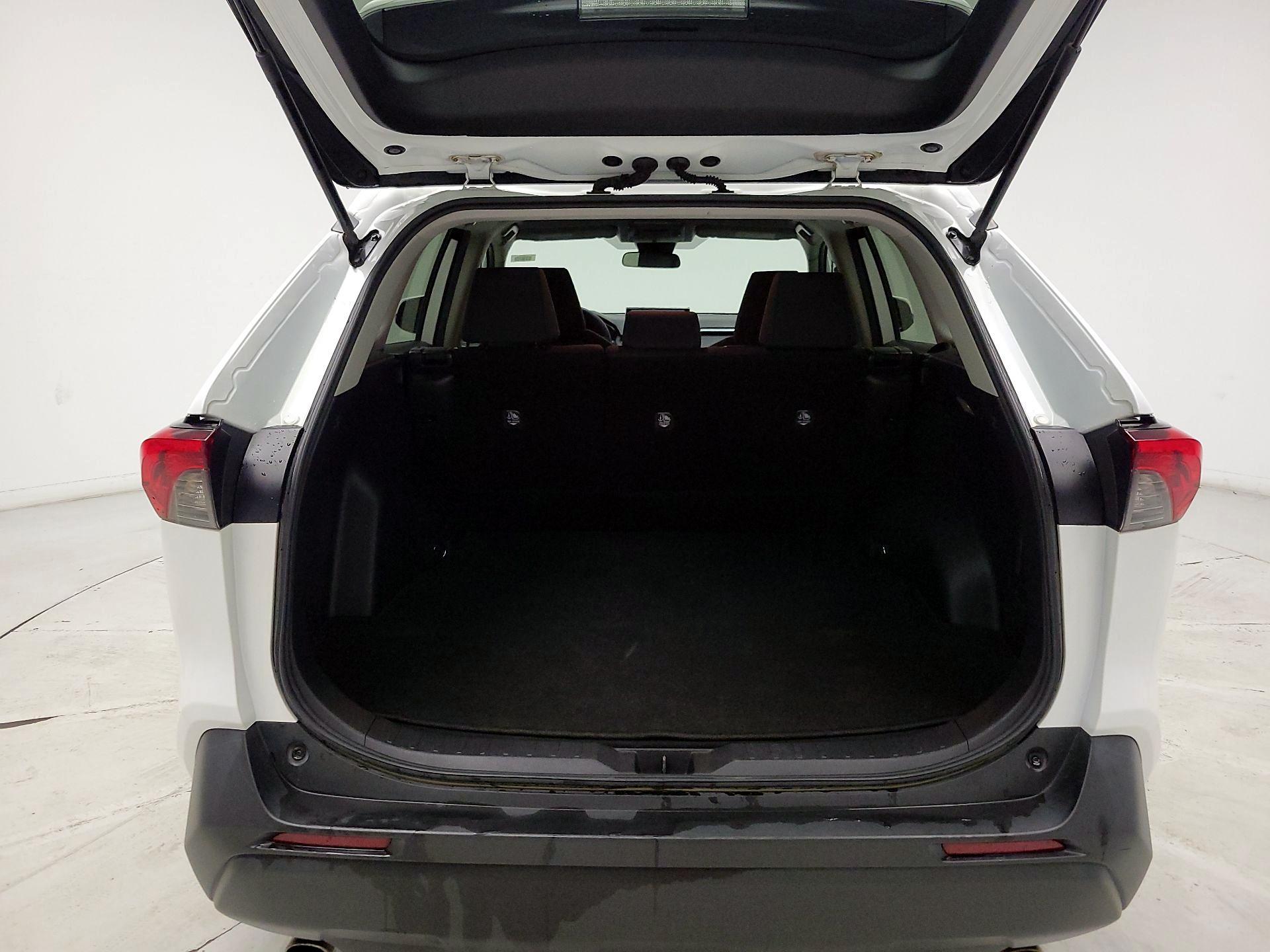 Thumbnail: 2020 Toyota RAV4 - 19
