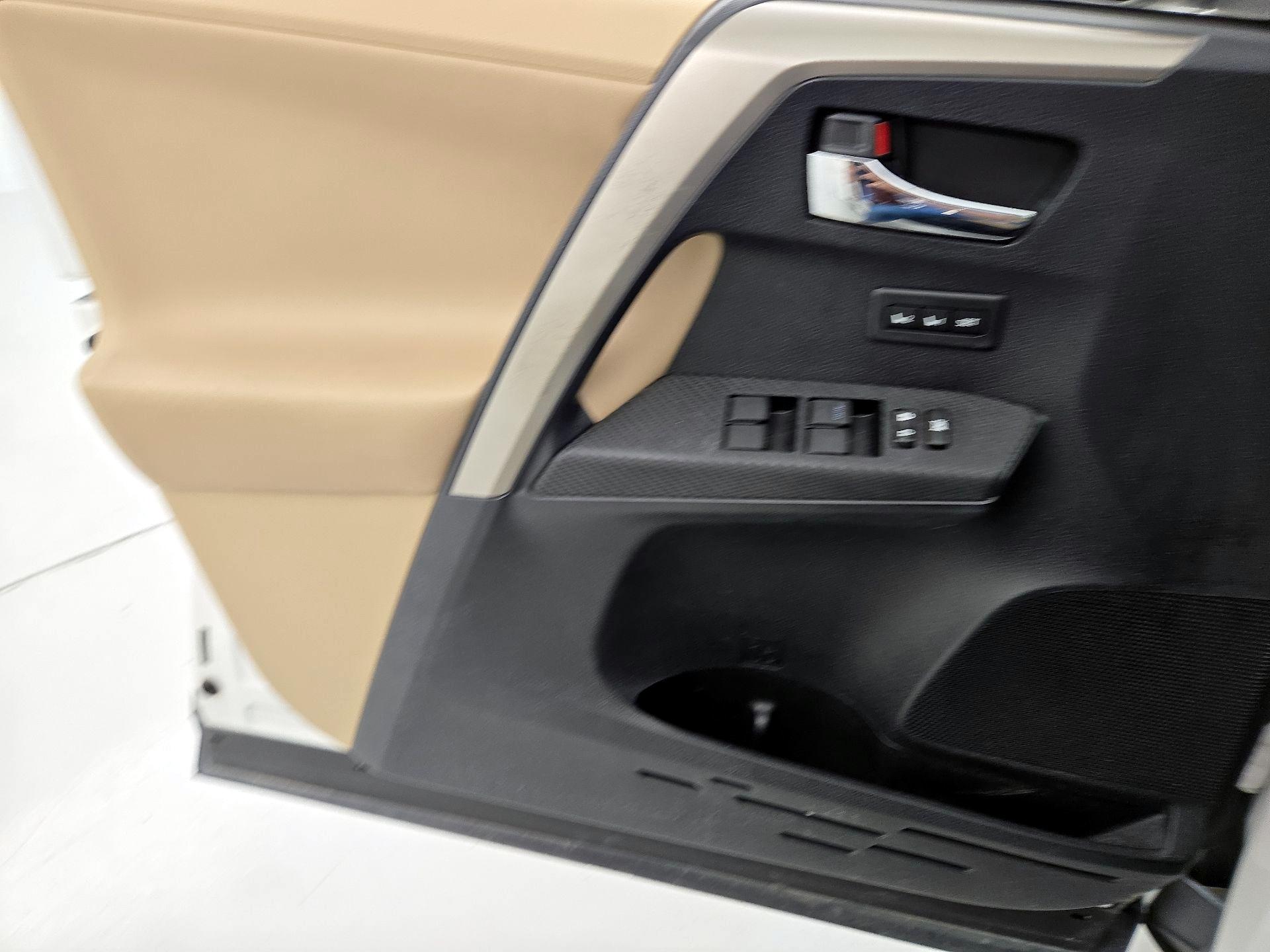 Thumbnail: 2013 Toyota RAV4 - 12