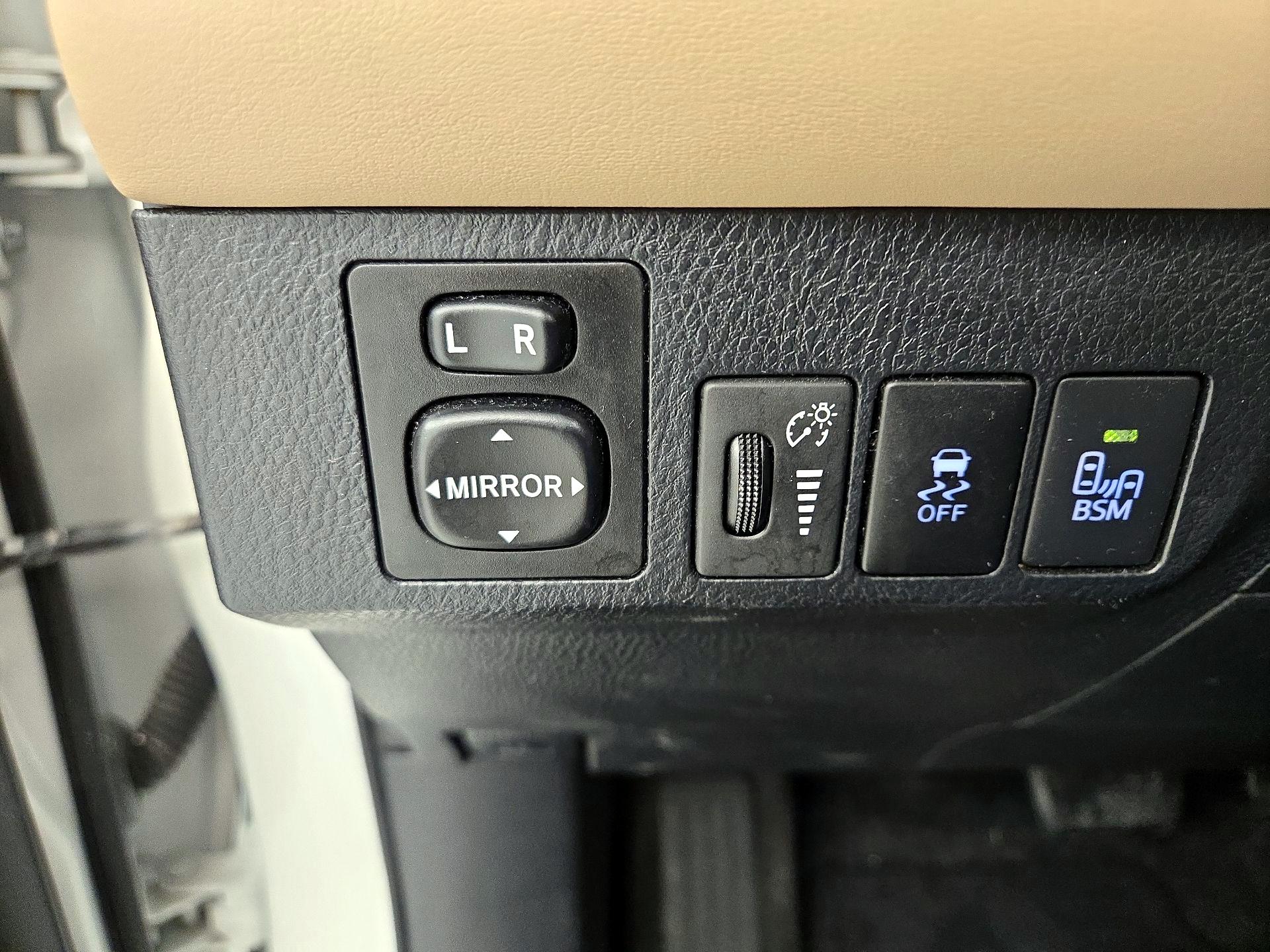 Thumbnail: 2013 Toyota RAV4 - 13
