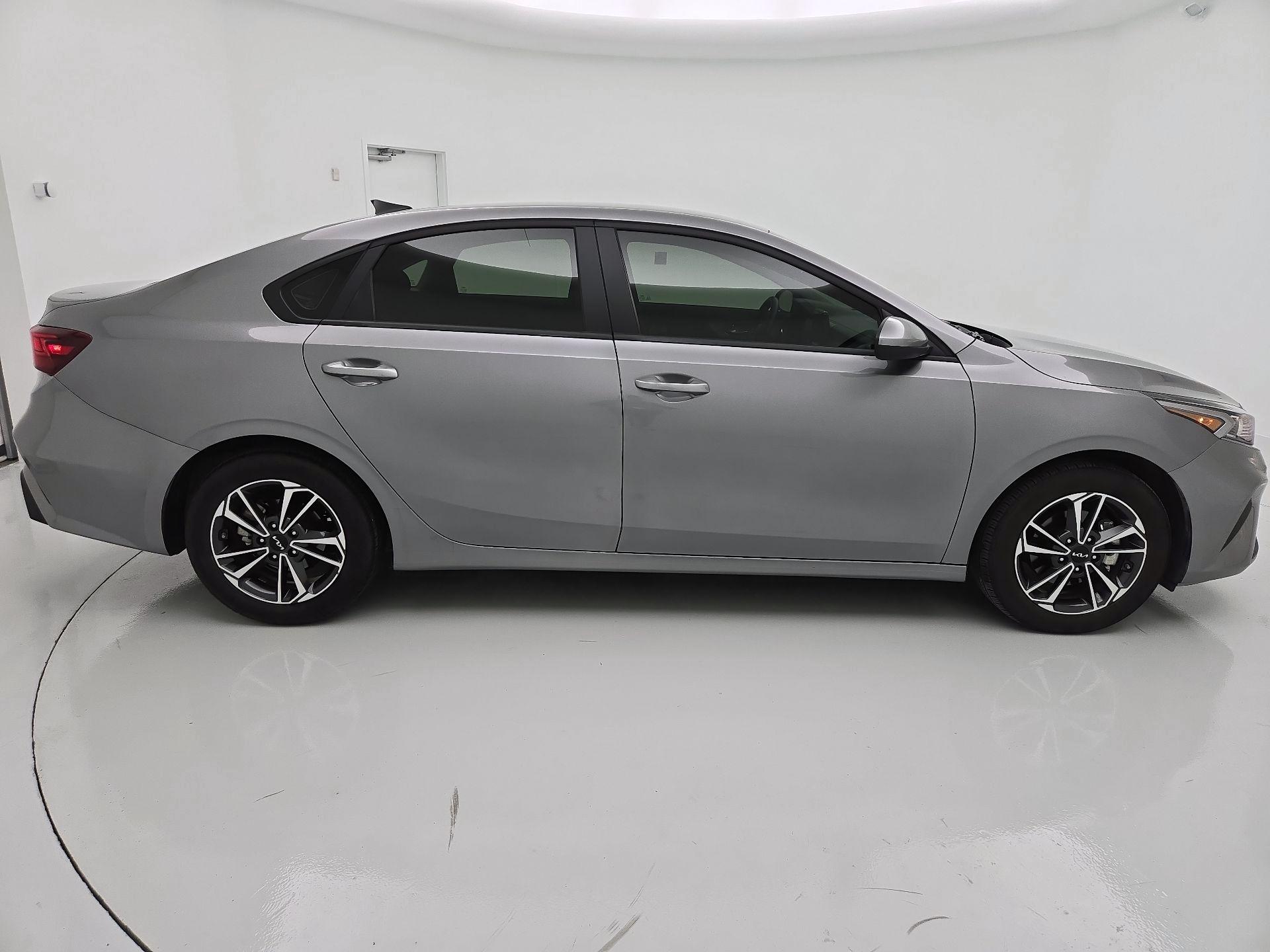Thumbnail: 2024 Kia Forte - 4
