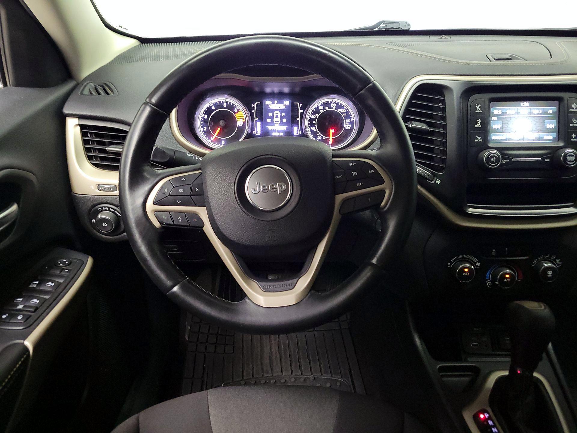 Thumbnail: 2018 Jeep Cherokee - 10