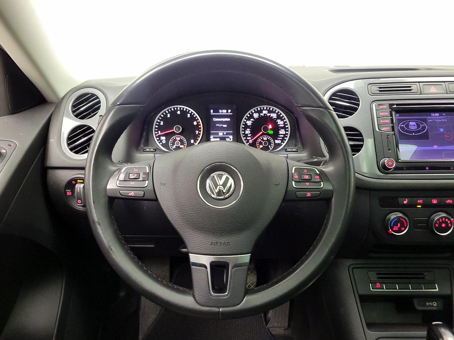 Thumbnail: 2016 Volkswagen Tiguan - 10