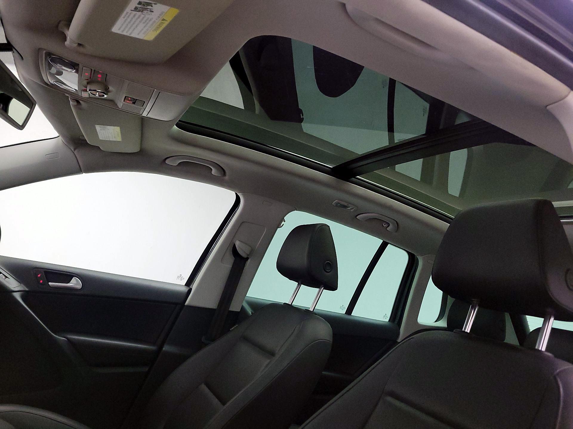 Thumbnail: 2016 Volkswagen Tiguan - 20