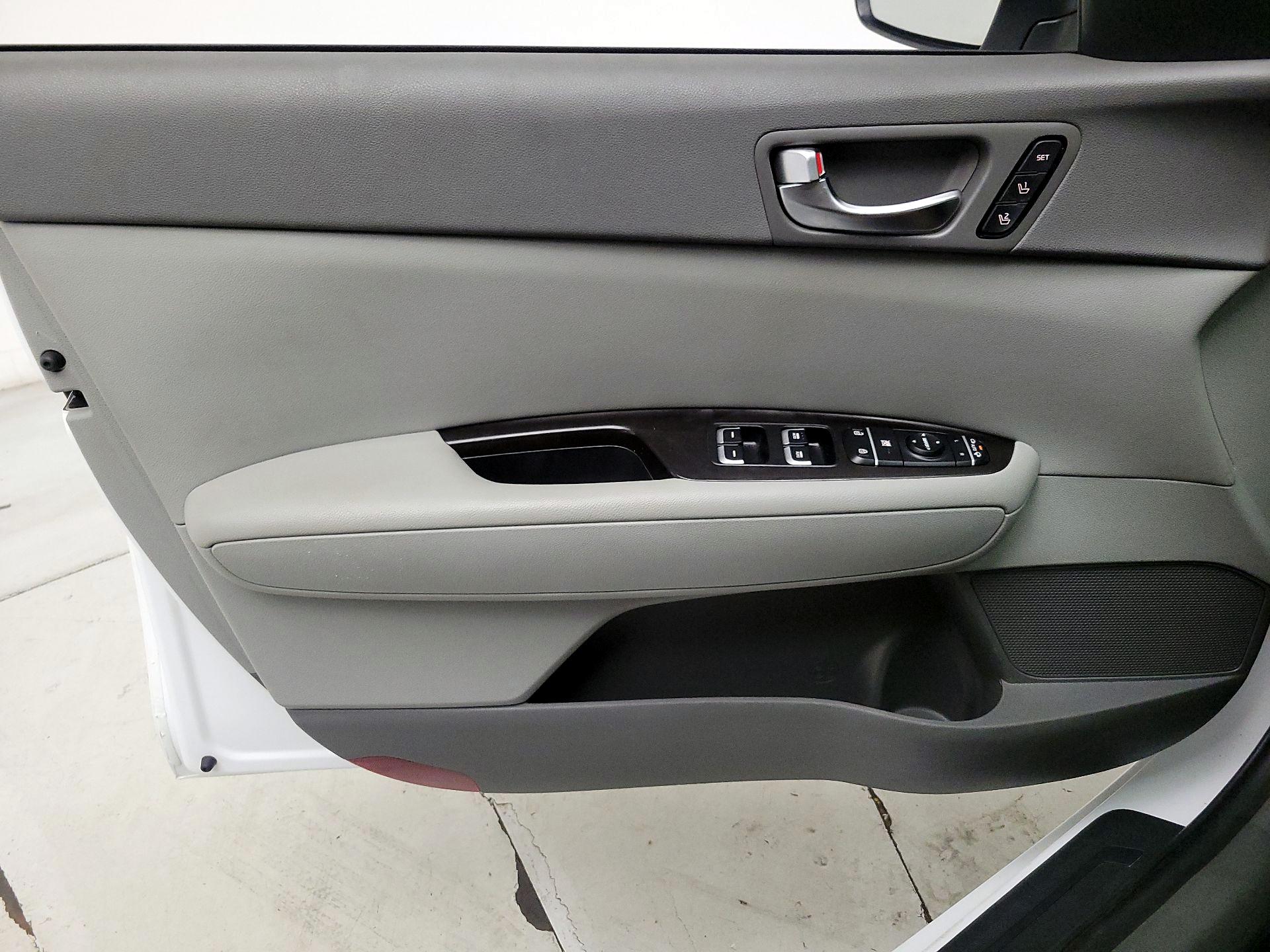 Thumbnail: 2016 Kia Optima - 12