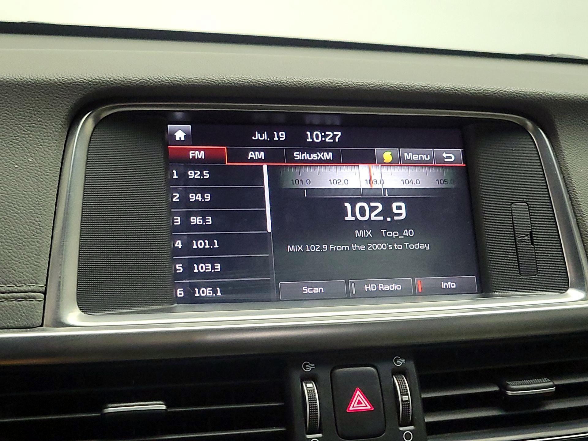 Thumbnail: 2016 Kia Optima - 16