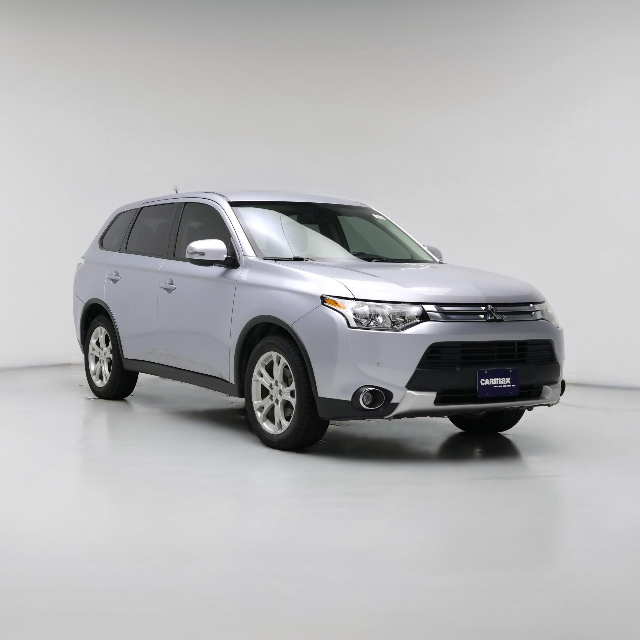 Thumbnail: 2015 Mitsubishi Outlander - 1
