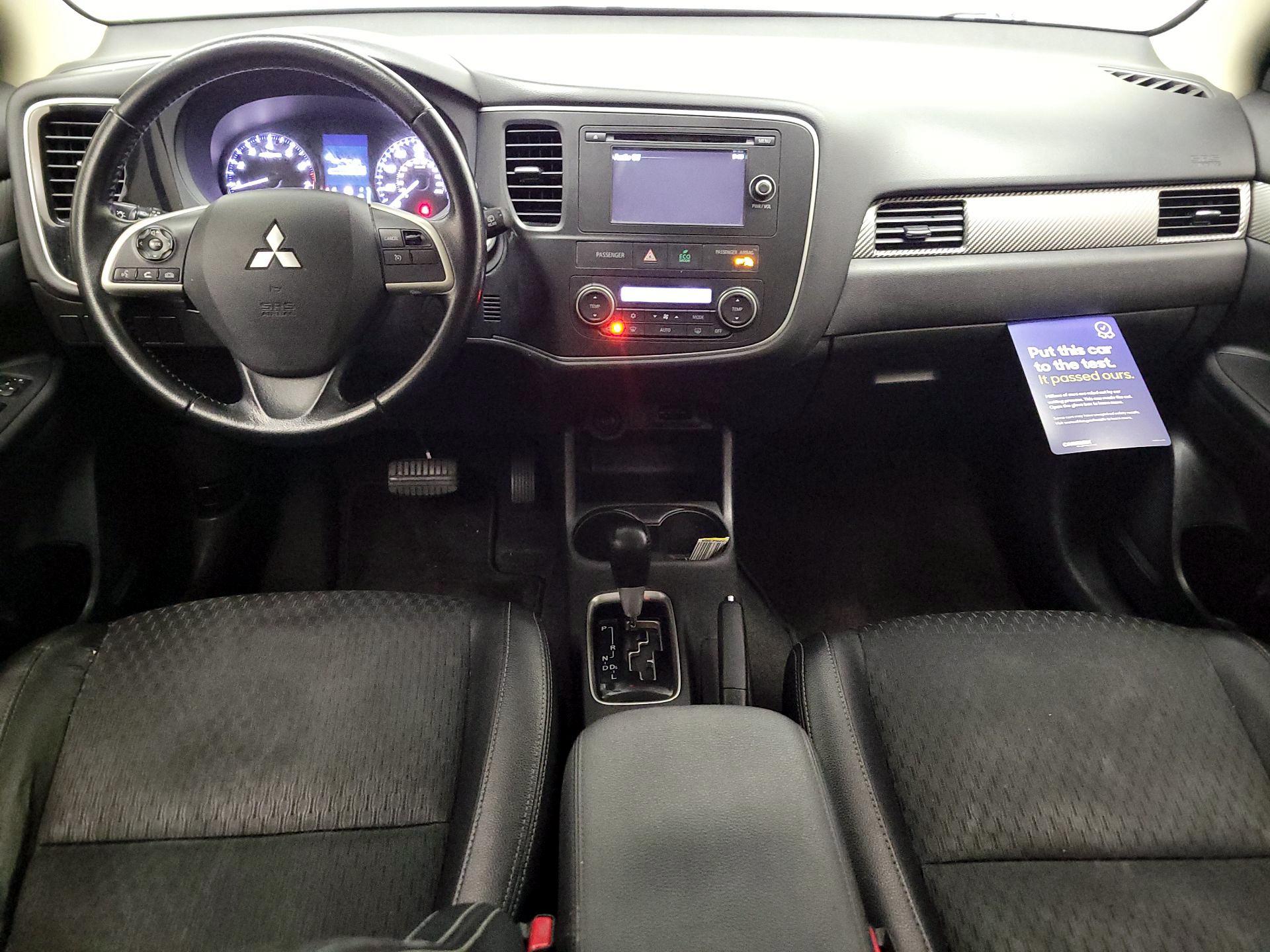Thumbnail: 2015 Mitsubishi Outlander - 9