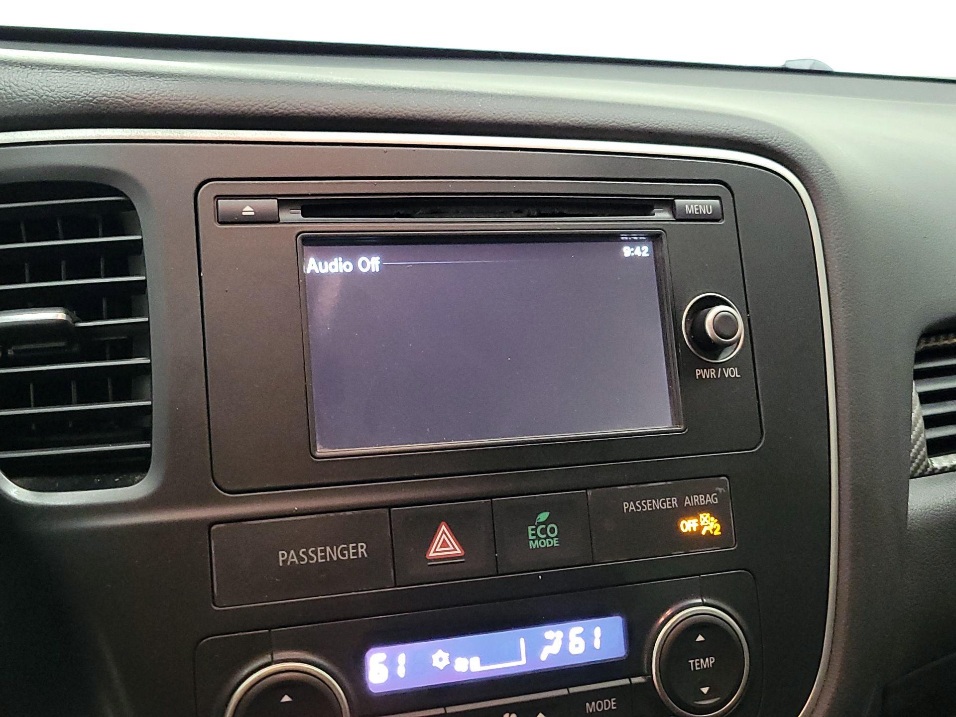 Thumbnail: 2015 Mitsubishi Outlander - 15