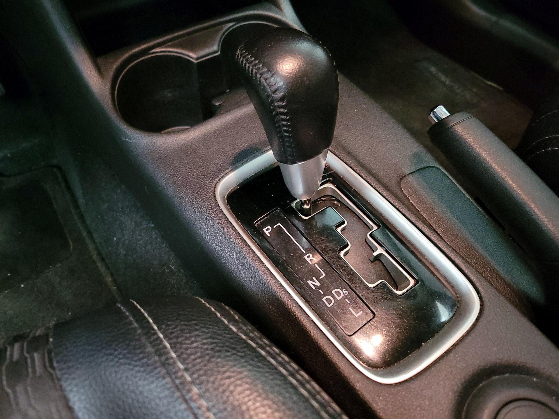 Thumbnail: 2015 Mitsubishi Outlander - 17