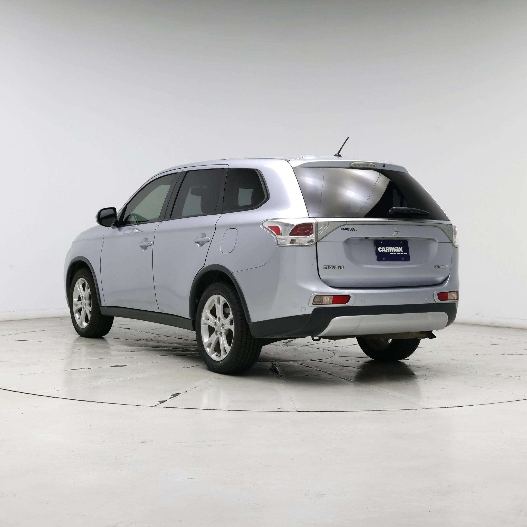 Thumbnail: 2015 Mitsubishi Outlander - 2