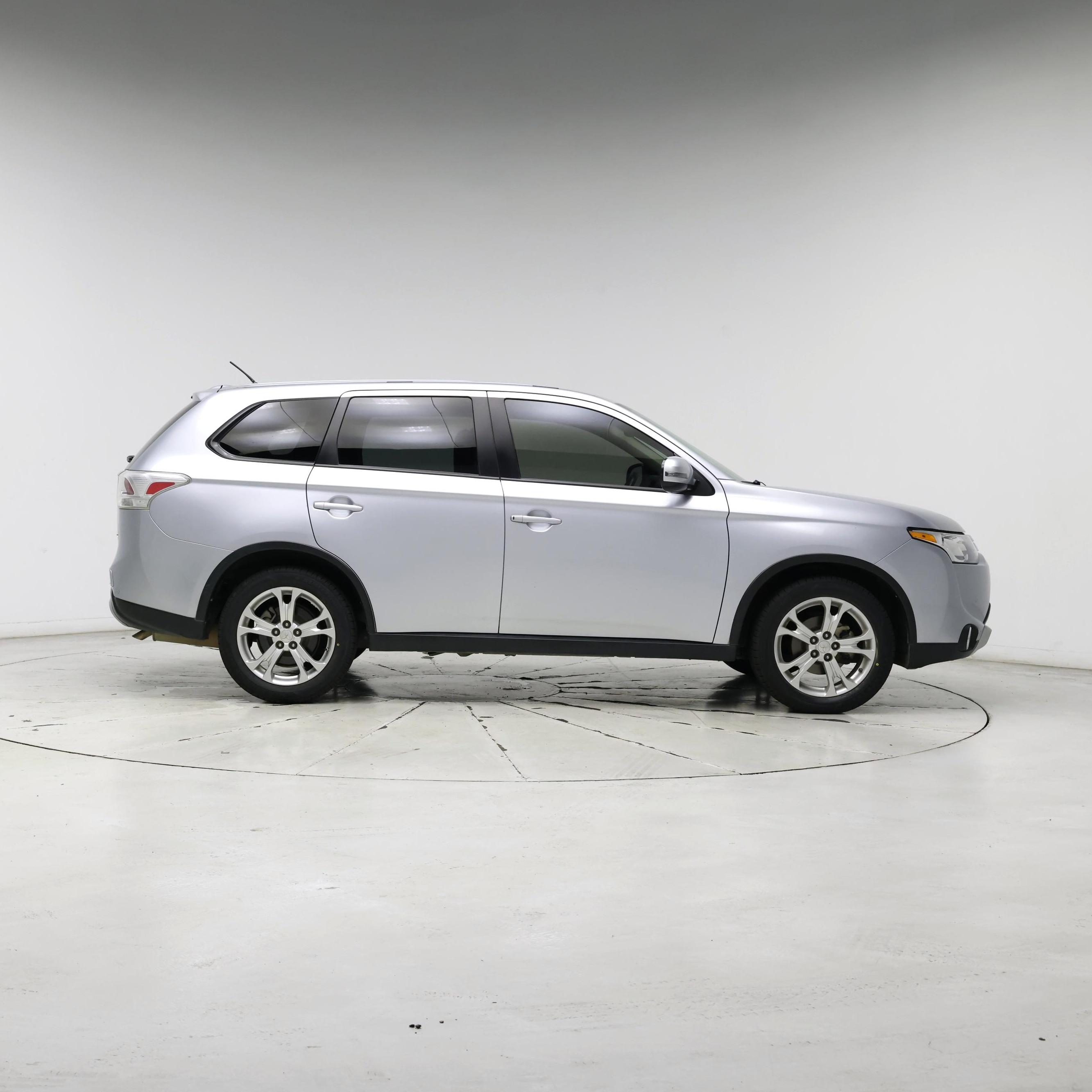 Thumbnail: 2015 Mitsubishi Outlander - 7