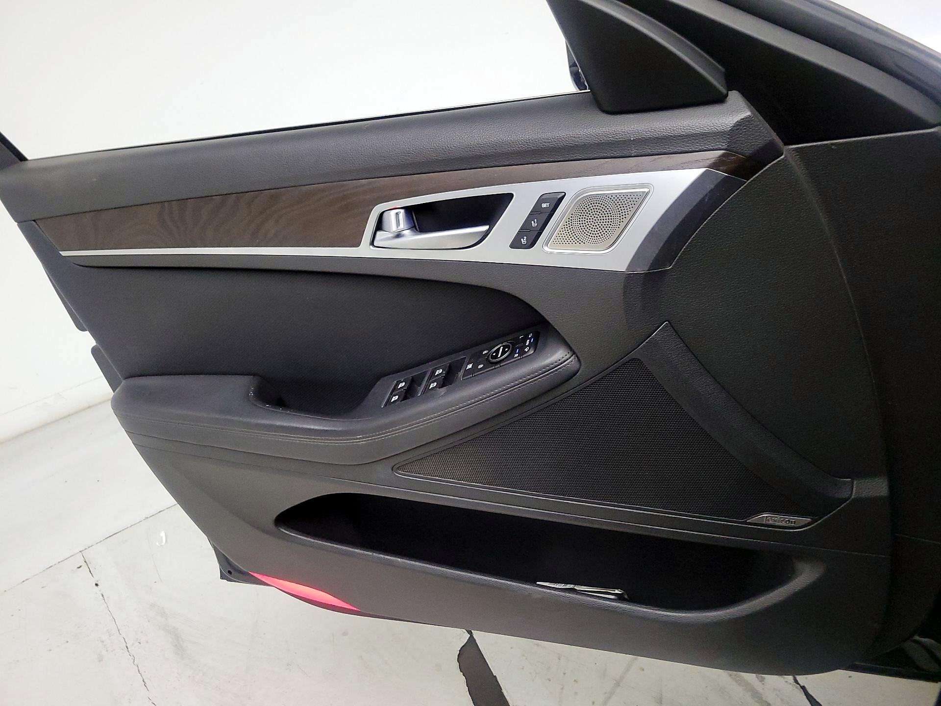 Thumbnail: 2018 Genesis G80 - 12