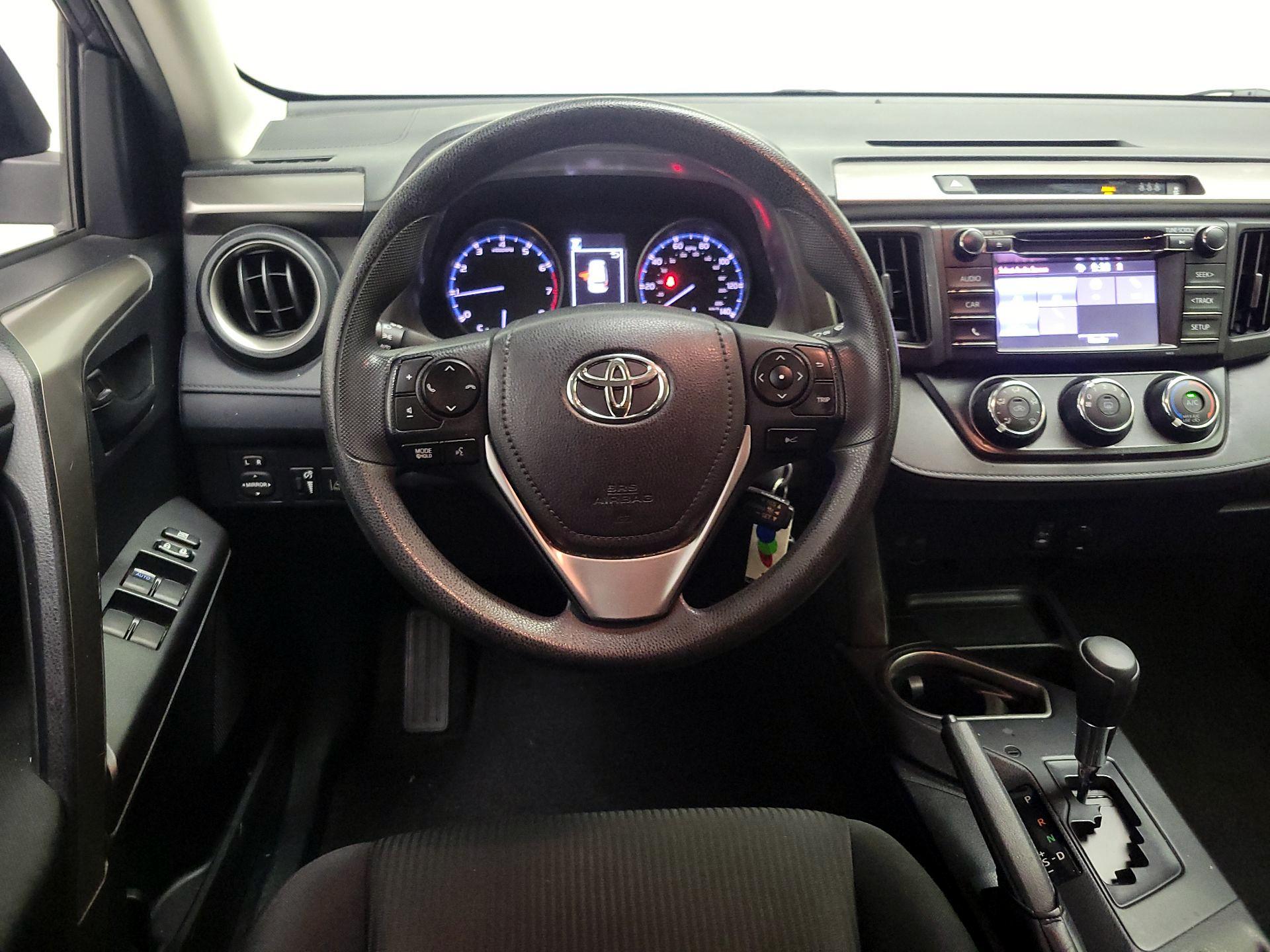 Thumbnail: 2018 Toyota RAV4 - 10