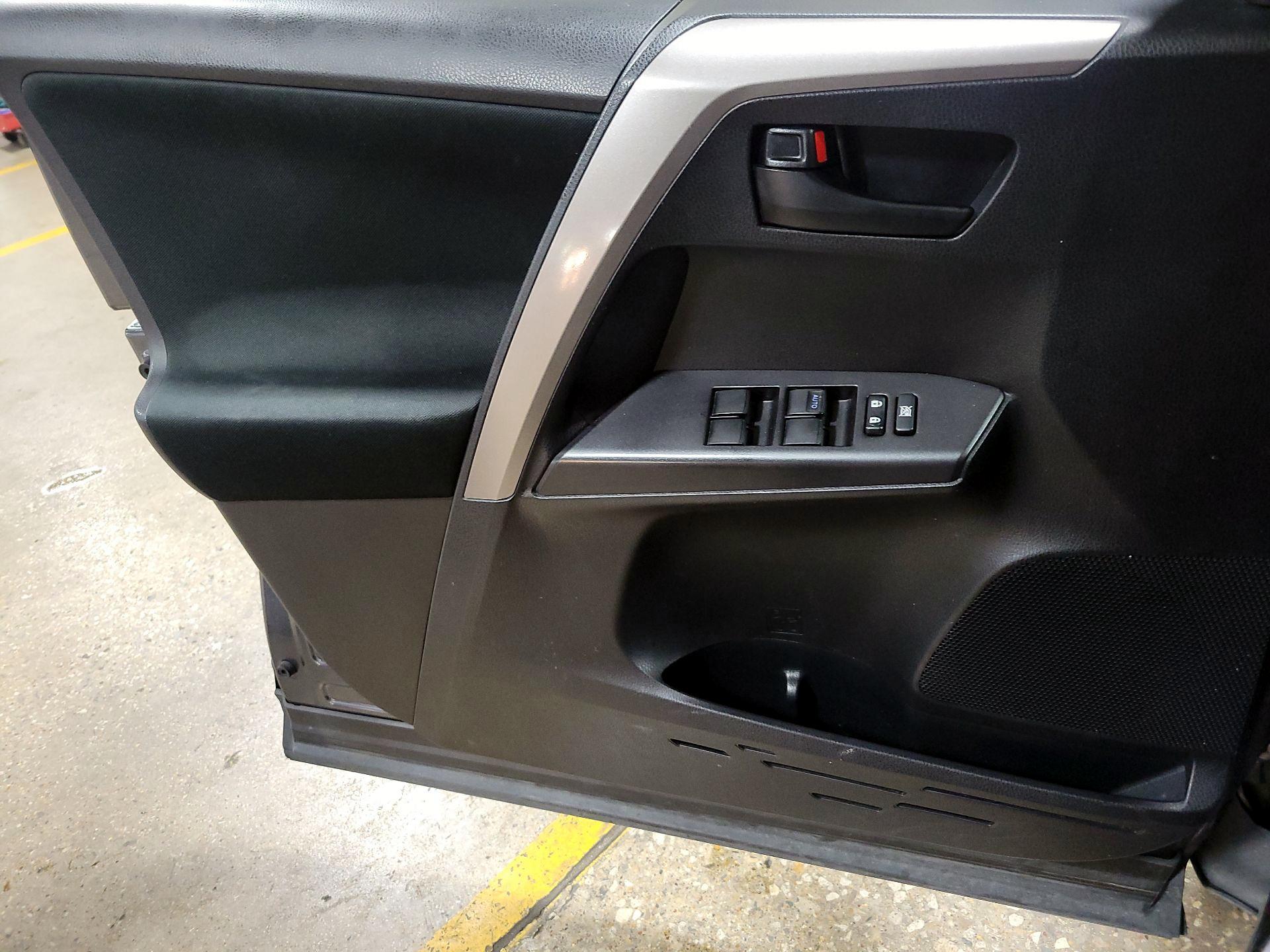 Thumbnail: 2018 Toyota RAV4 - 12
