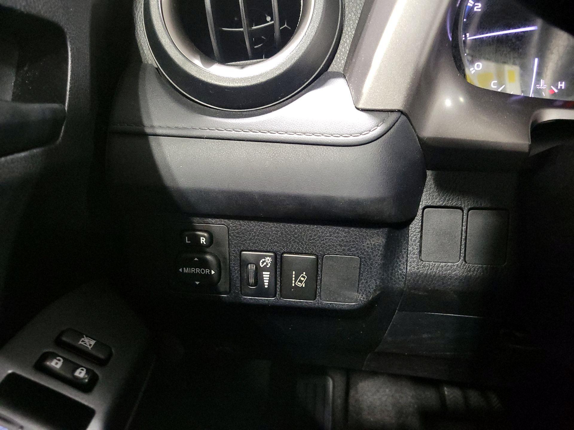 Thumbnail: 2018 Toyota RAV4 - 13