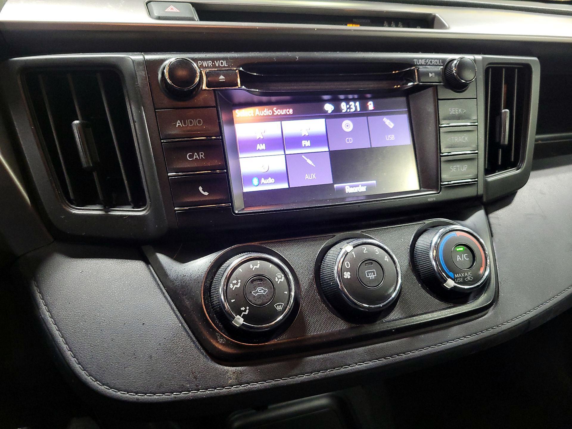 Thumbnail: 2018 Toyota RAV4 - 15
