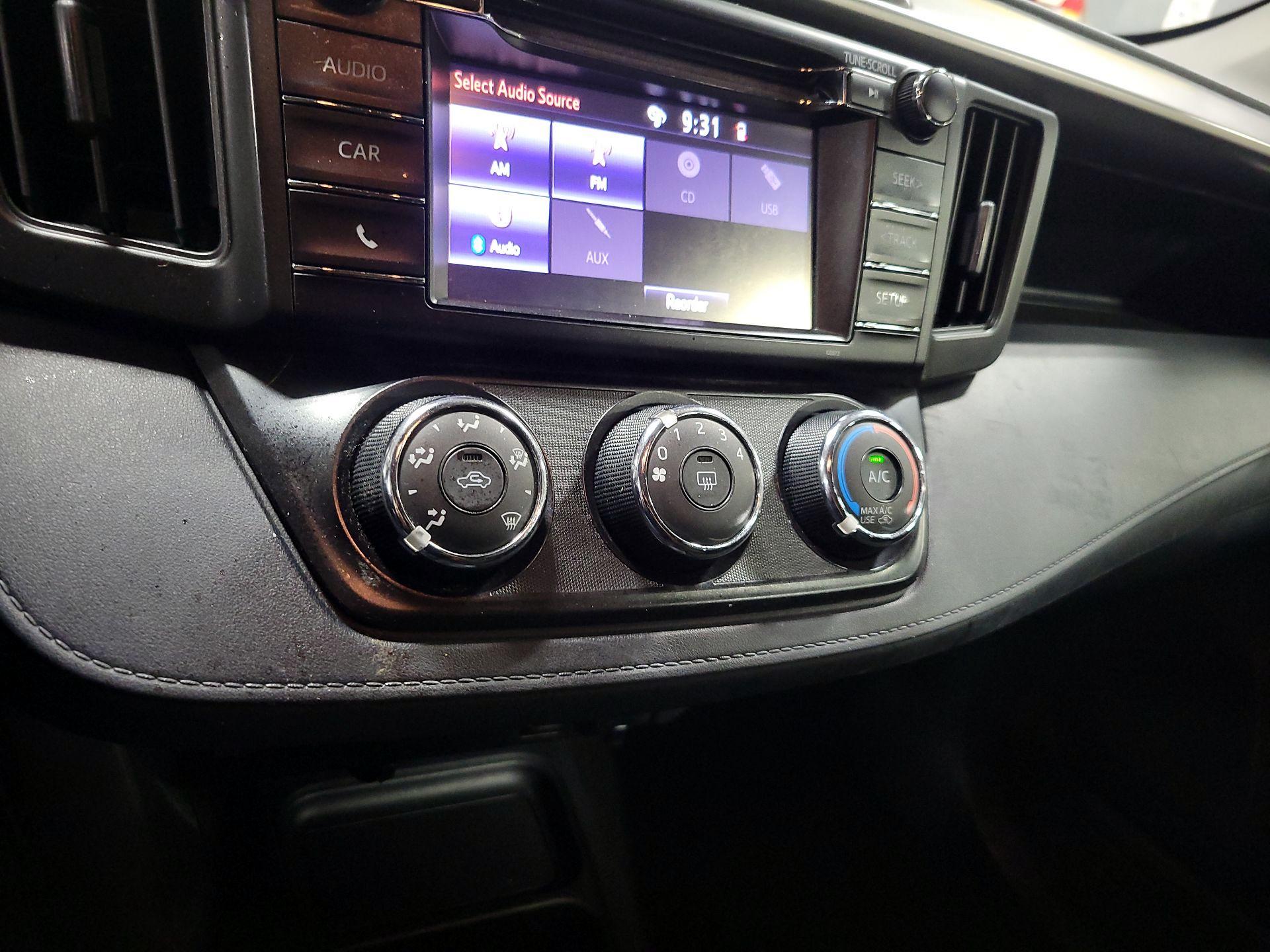 Thumbnail: 2018 Toyota RAV4 - 16