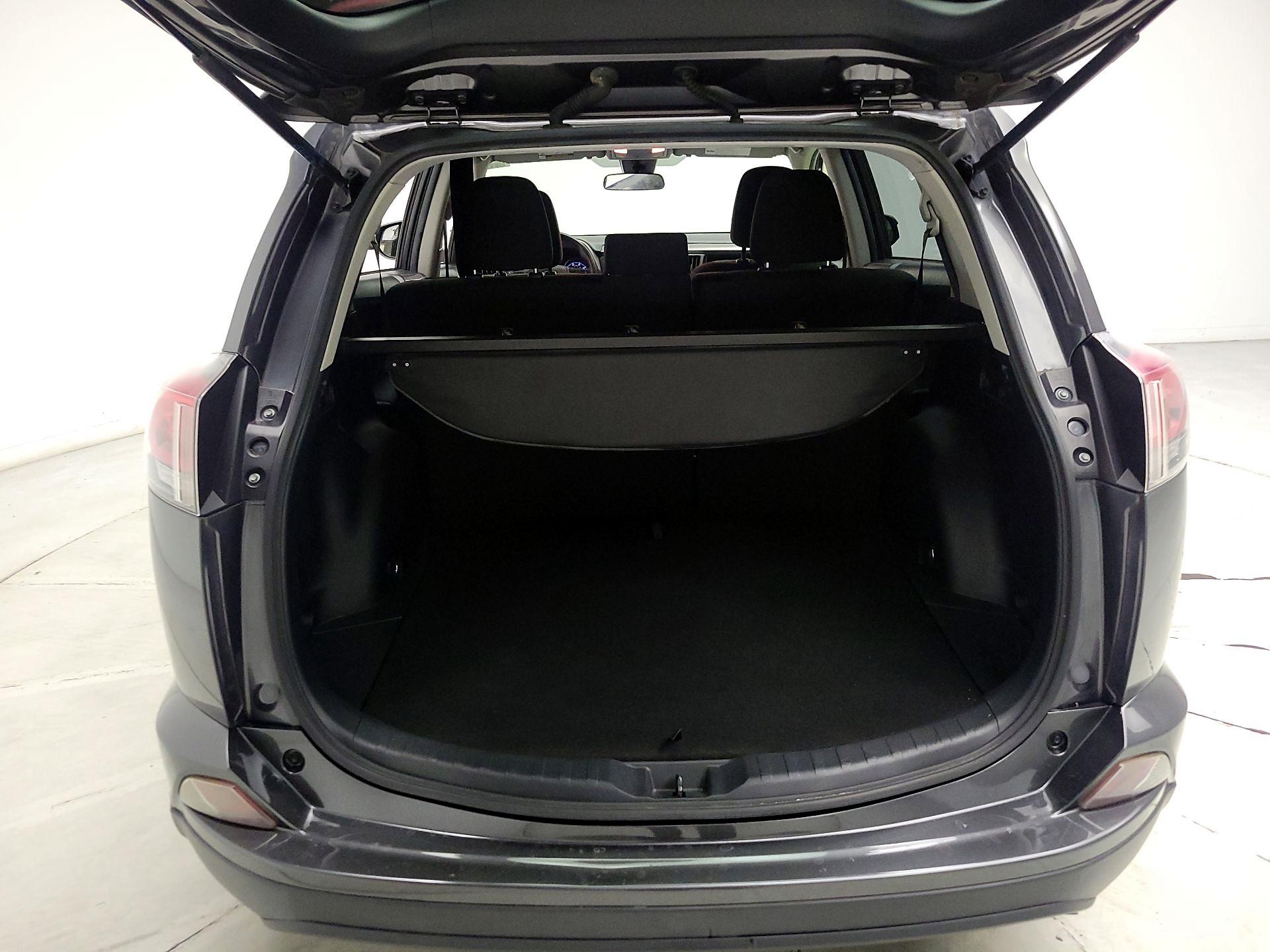 Thumbnail: 2018 Toyota RAV4 - 20