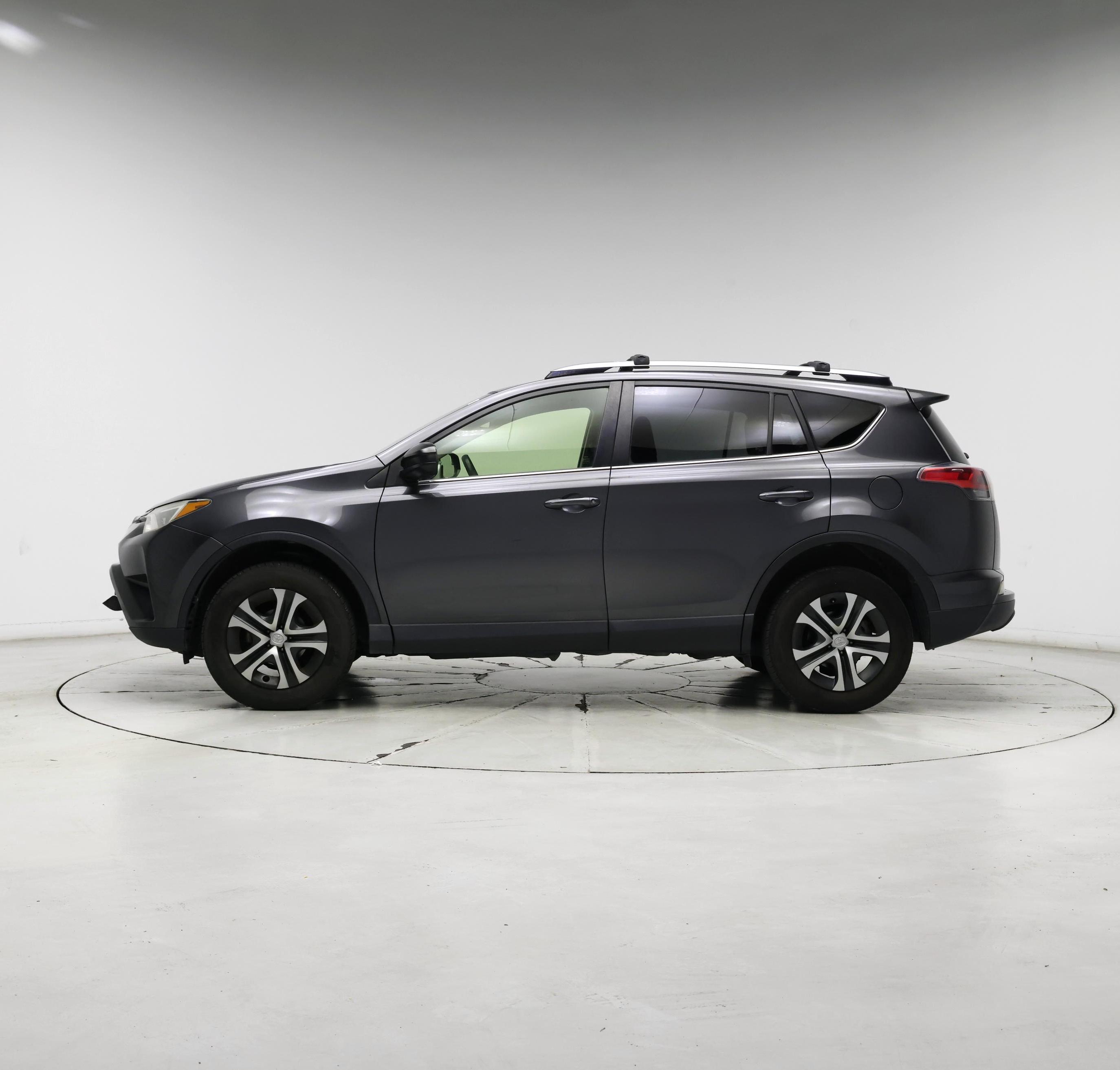 Thumbnail: 2018 Toyota RAV4 - 3